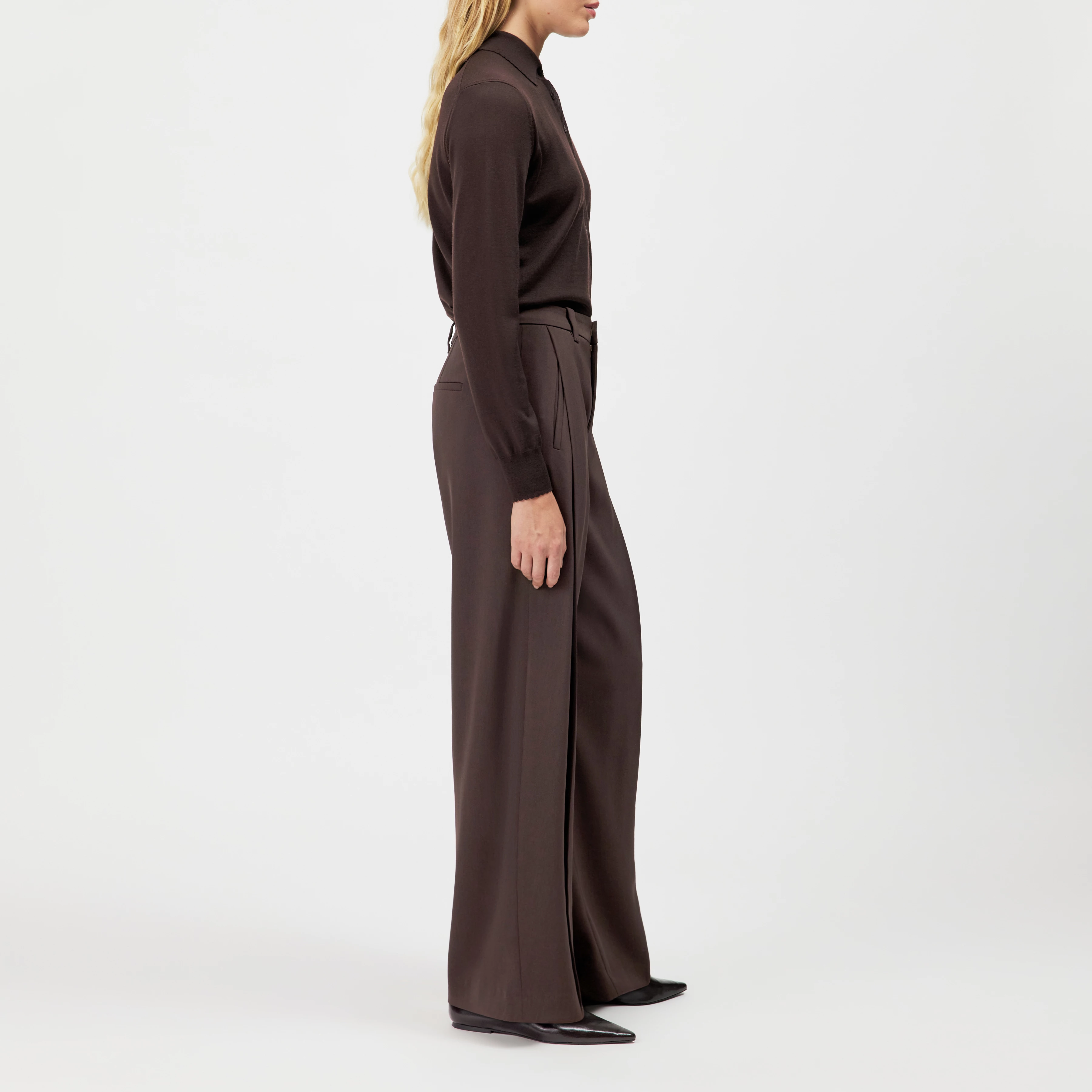 MYNERVA - Pure wool knit polo shirt - women - brown - Seitenansicht
