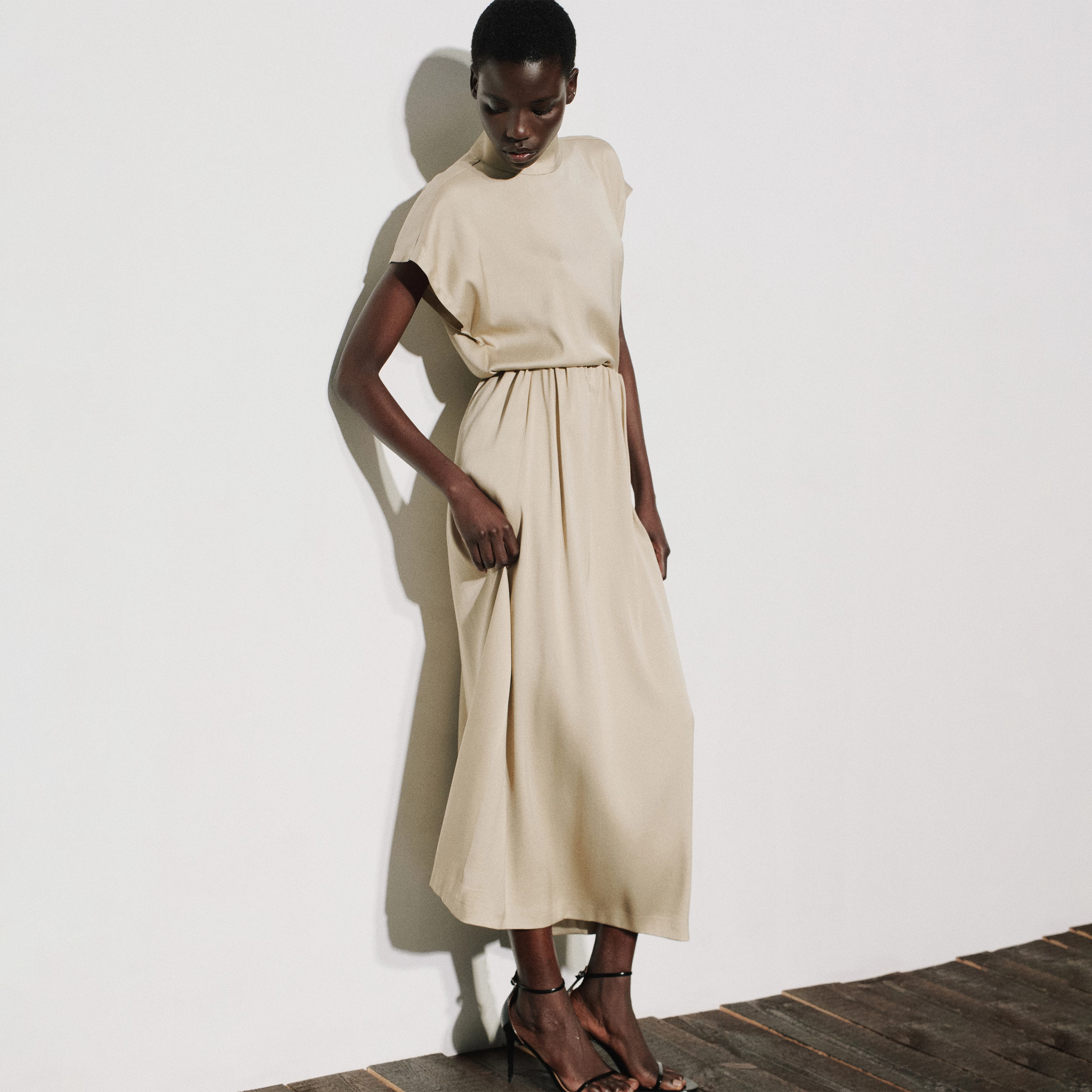 IDONEA - Mid-length skirt with elasticated waistband in satin - women - beige