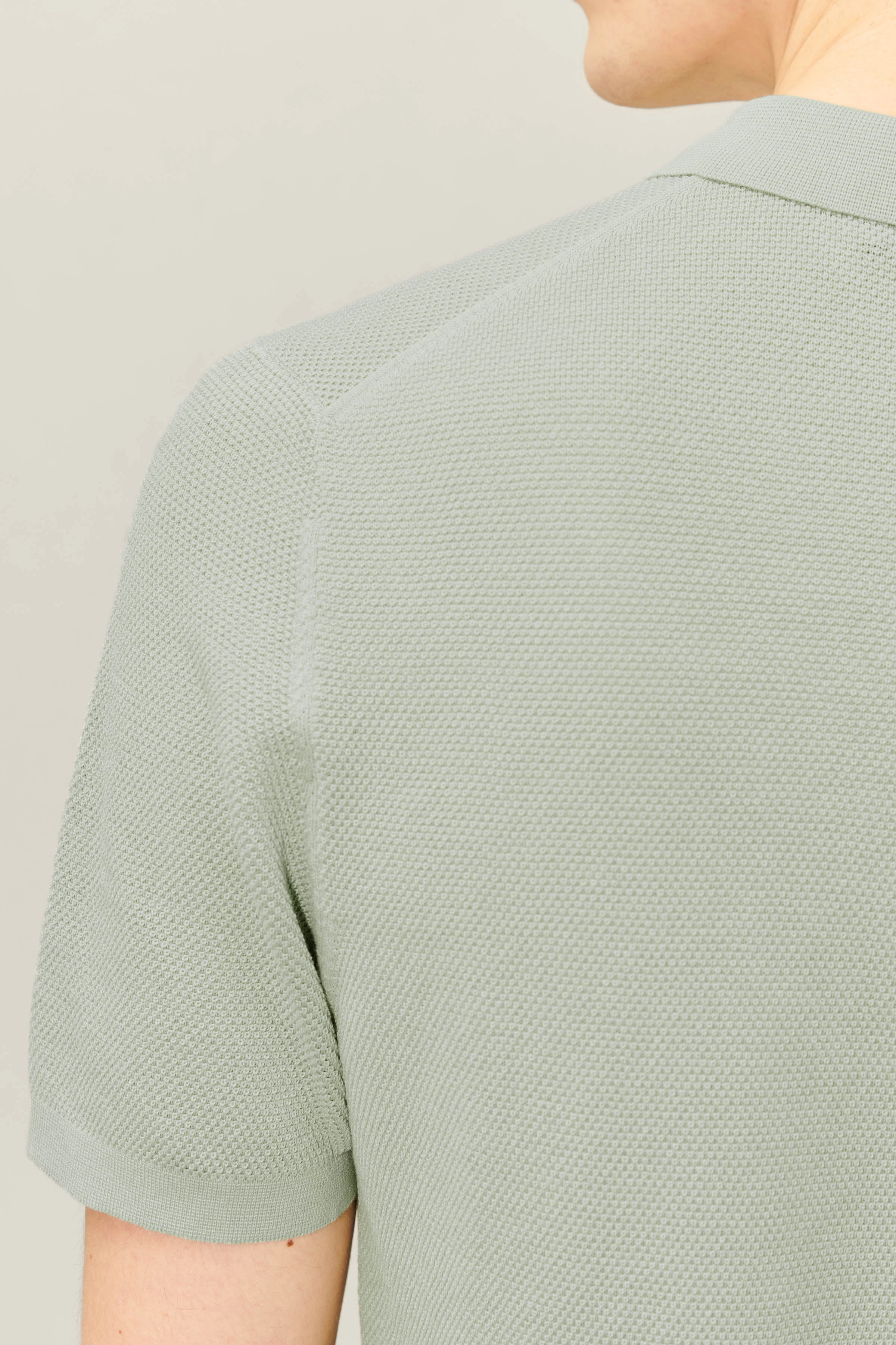 TRITON - Jacquard-knit polo - men - green - Detailansicht am Model