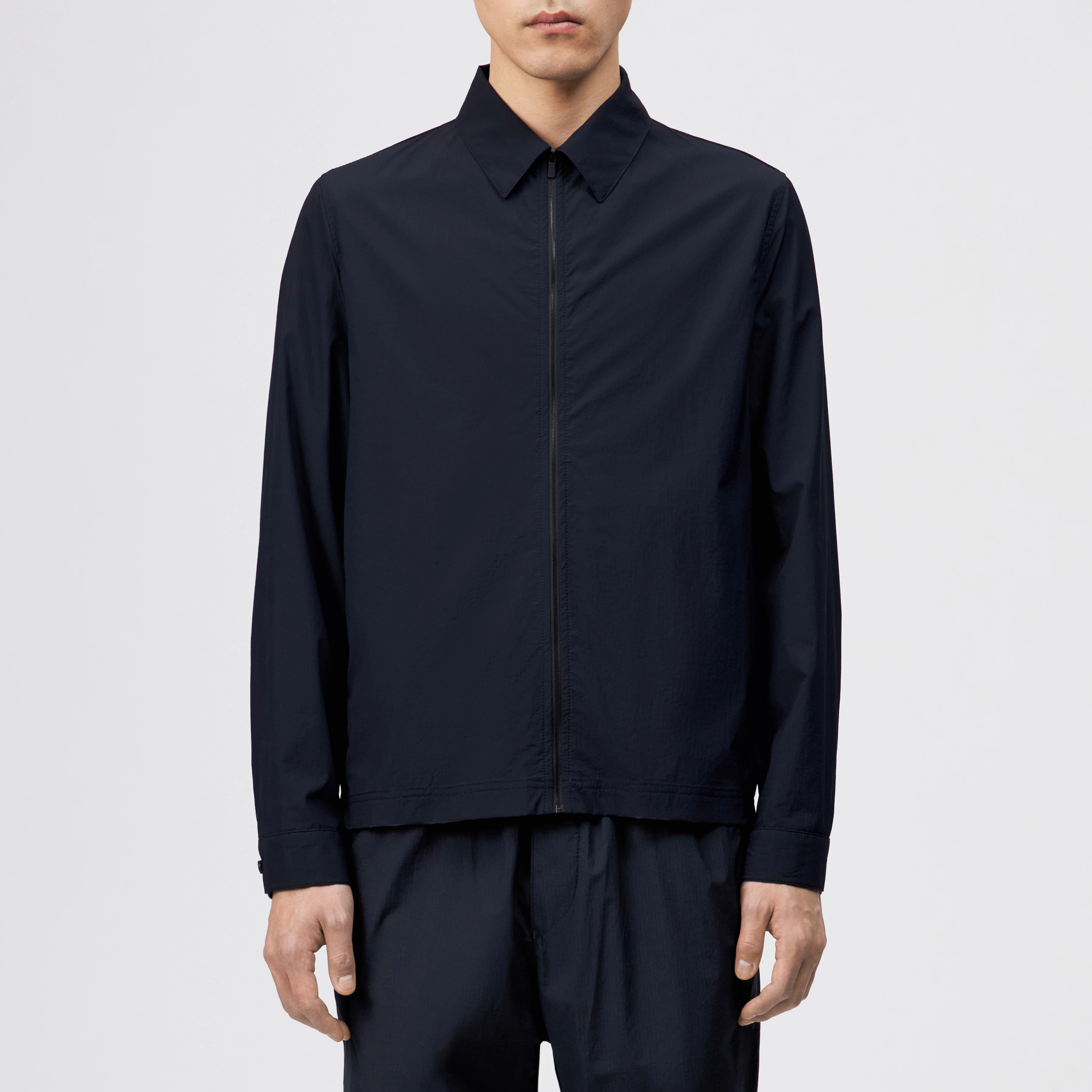 MACTO_Z - Regular fit shirt with zip in techno fabric - men - blue - Frontansicht