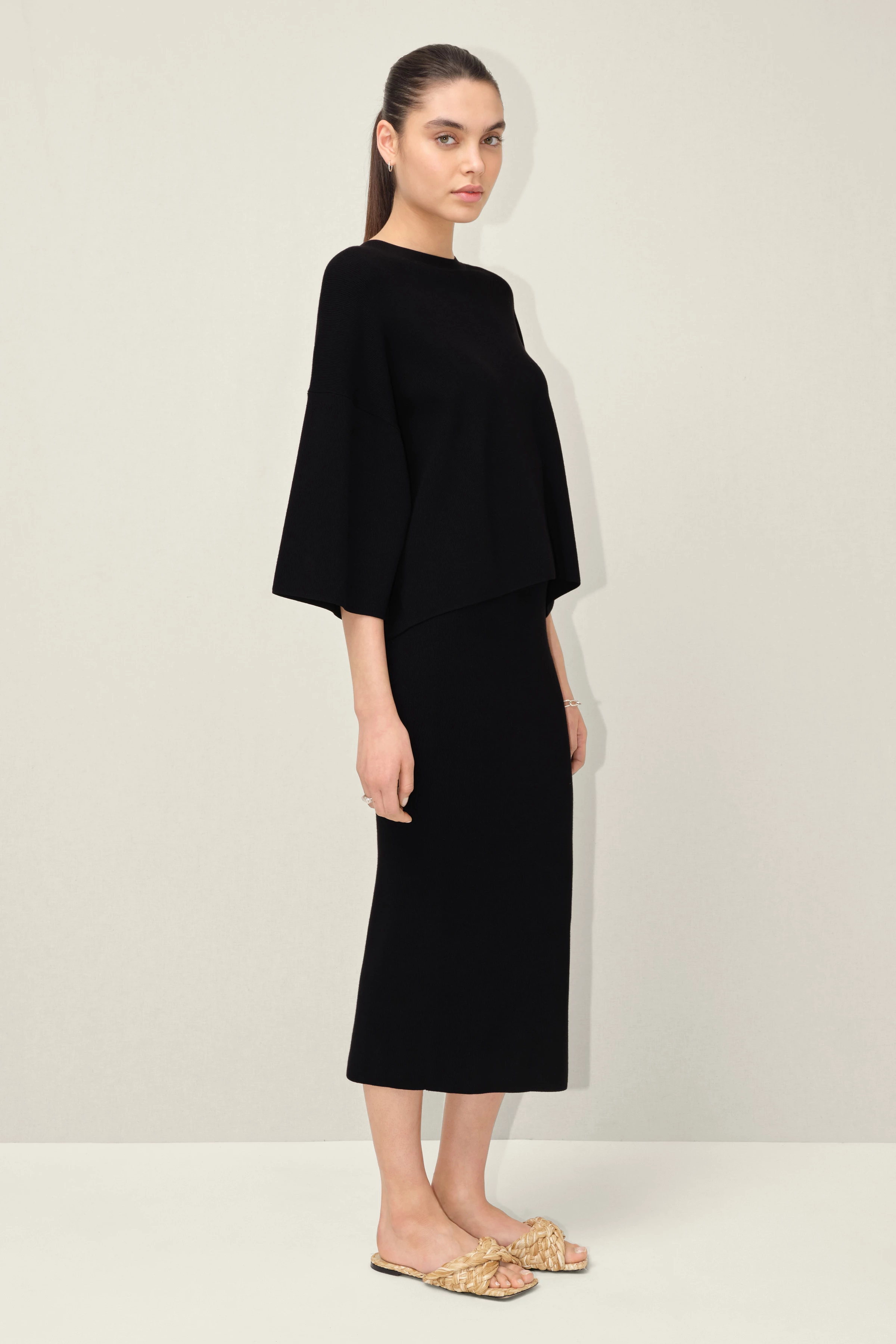 NILAY - Verkürztes Oversize-Strick-T-Shirt - Damen - schwarz - Ganzkörper-Frontansicht