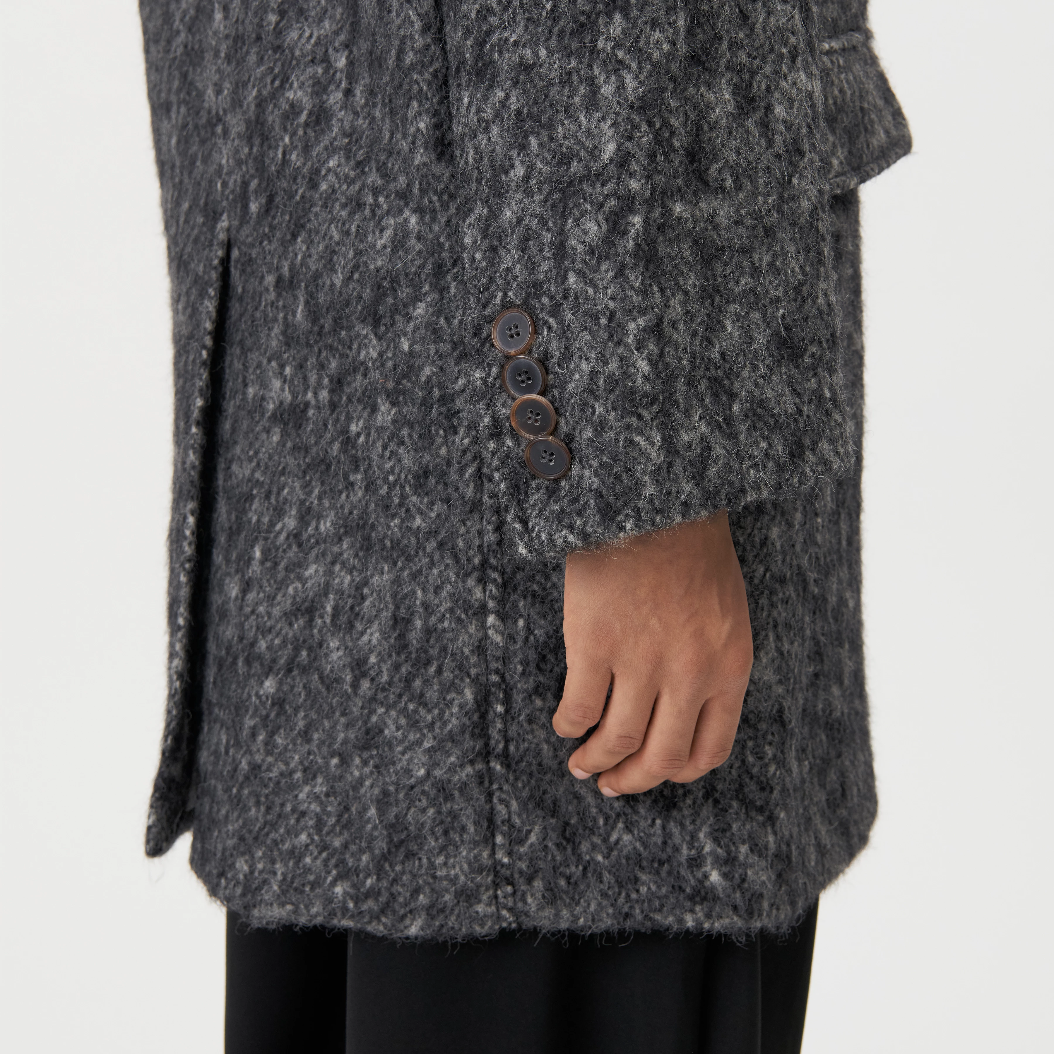 ISFIELD - Relaxed fit alpaca blend coat - women - grey - Detailansicht am Model