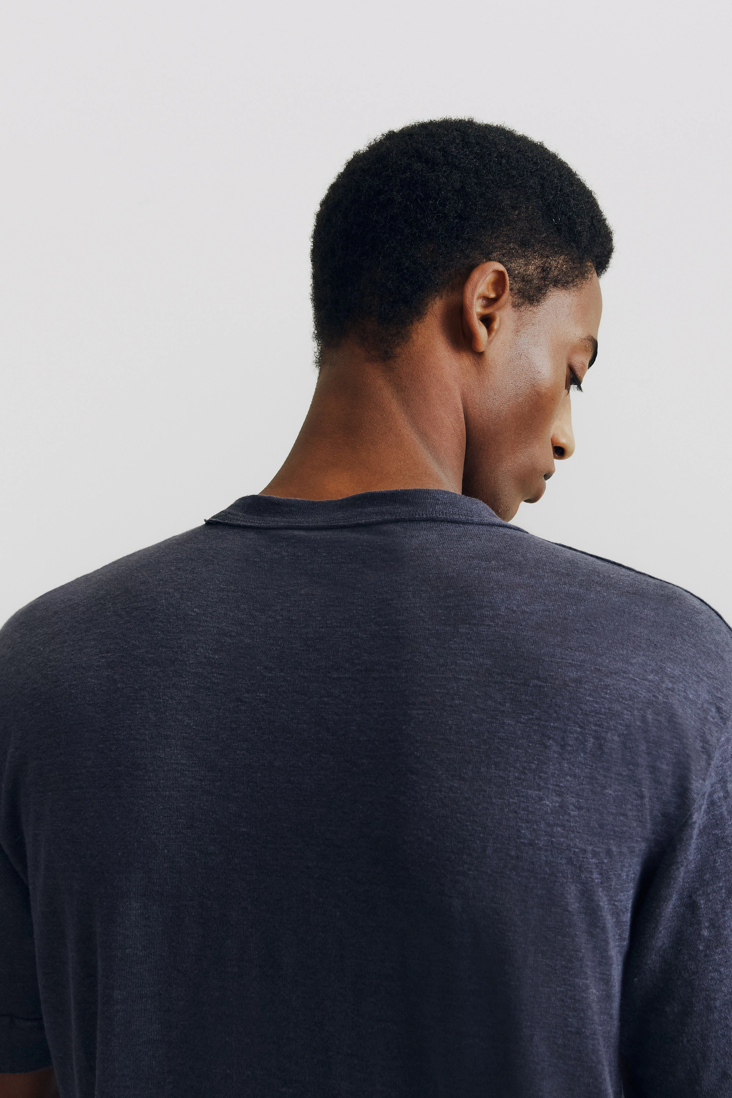 RAPHAEL - T-Shirt in reinem Leinen - Herren - blau - Seitenansicht