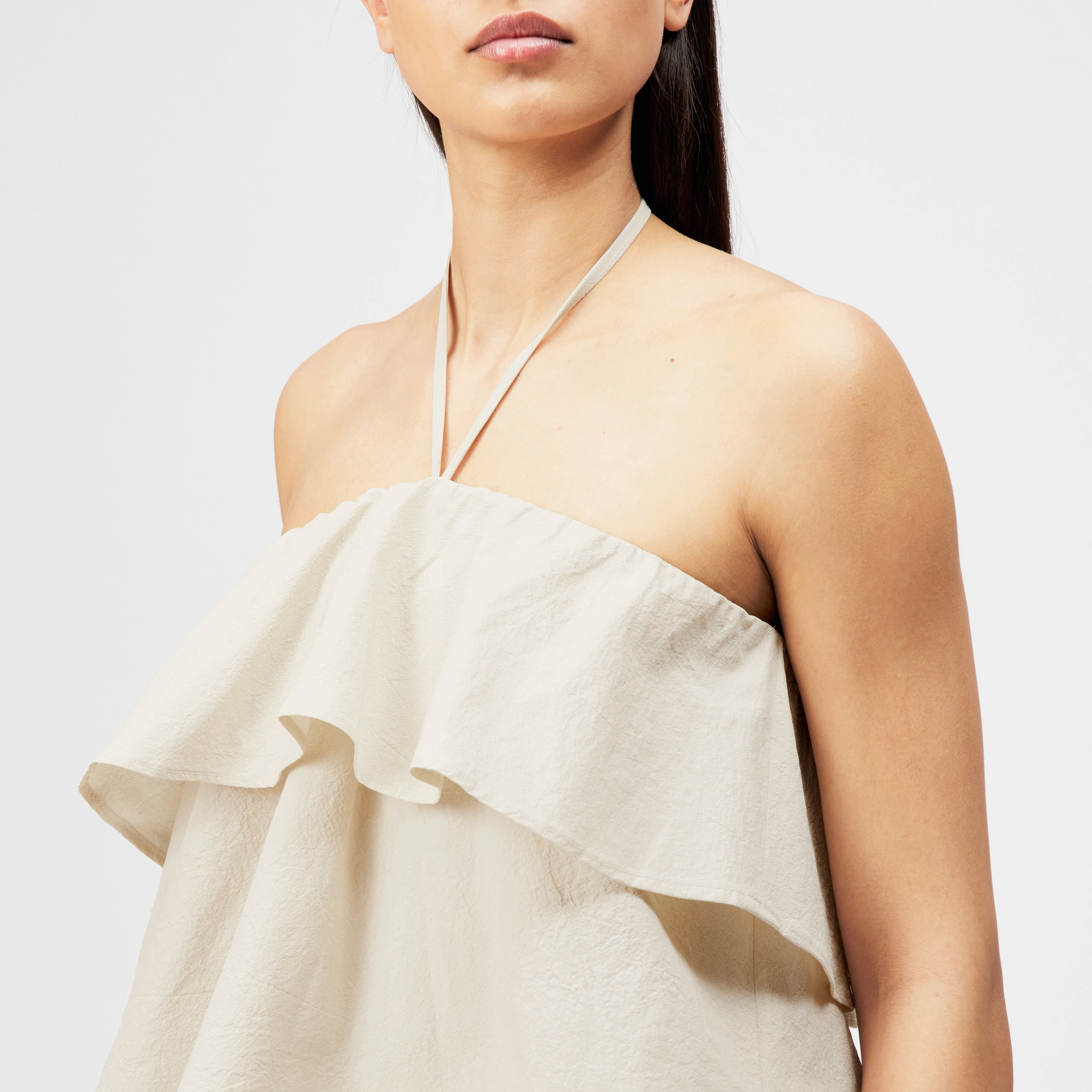 RIVANA - Cropped pure cotton bandeau blouse - women - beige - Detailansicht am Model