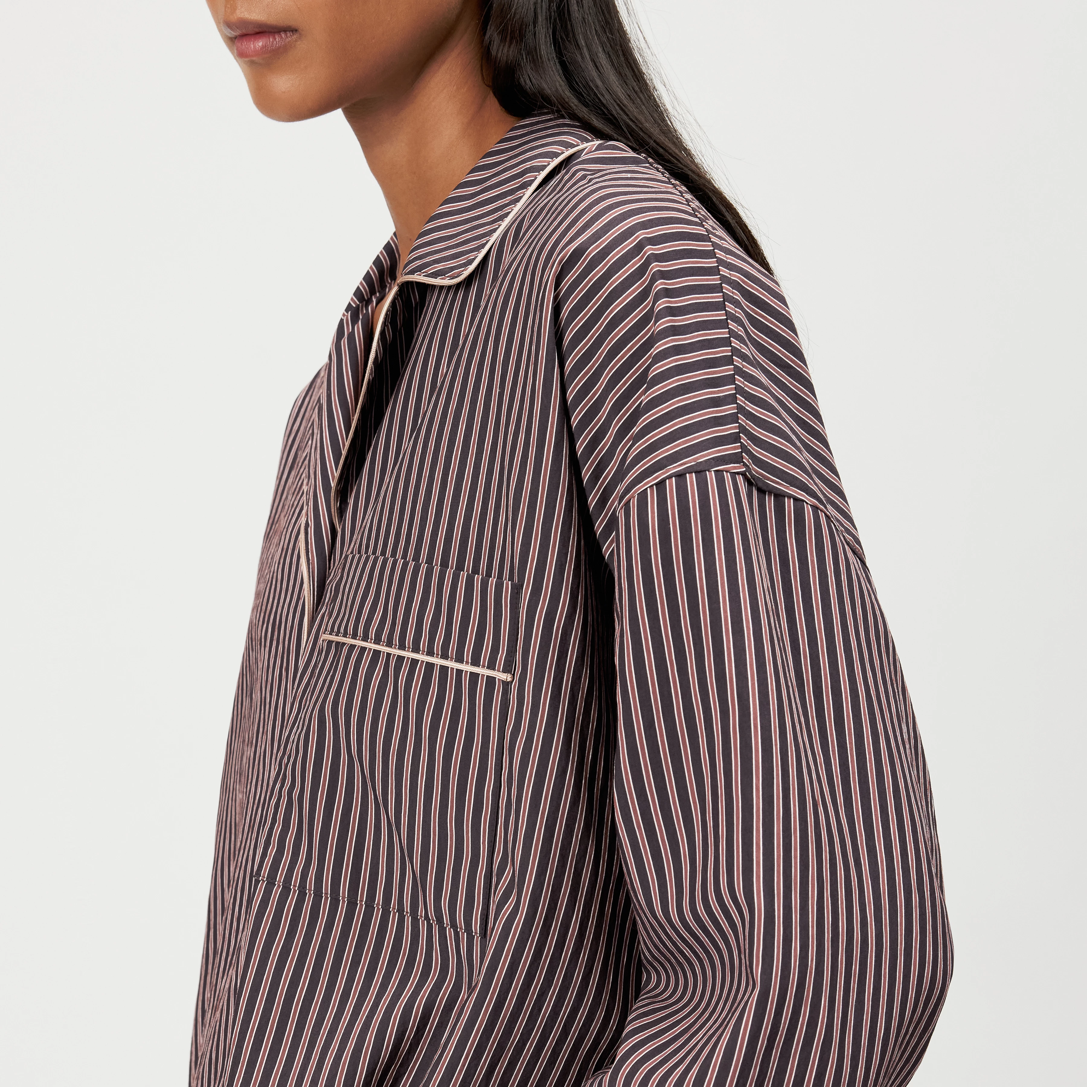 HELINA - Oversized viscose-blend shirt blouse - women - brown - Detailansicht am Model