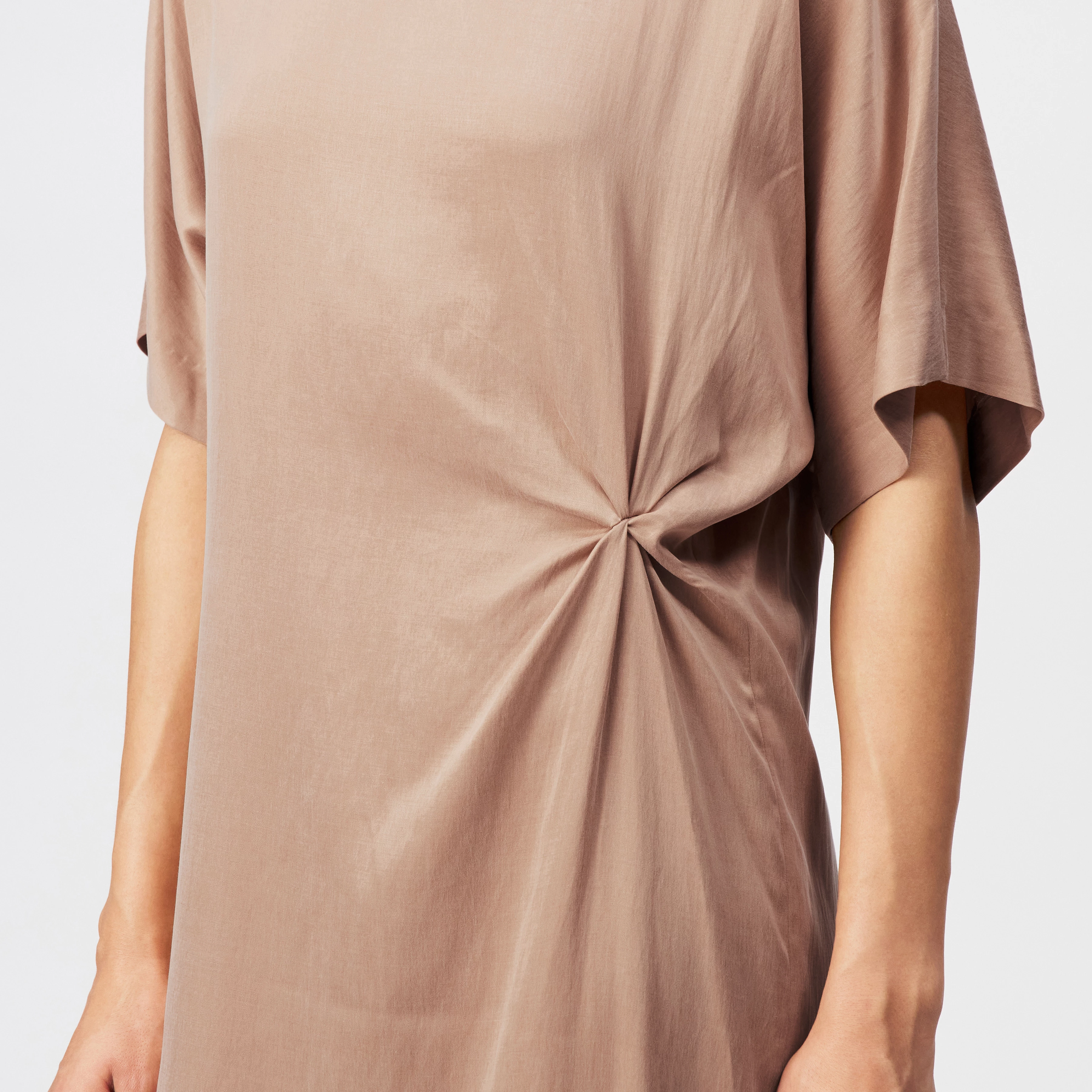 INDAH - Casual cupro-cotton blend dress - women - orange - Detailansicht am Model