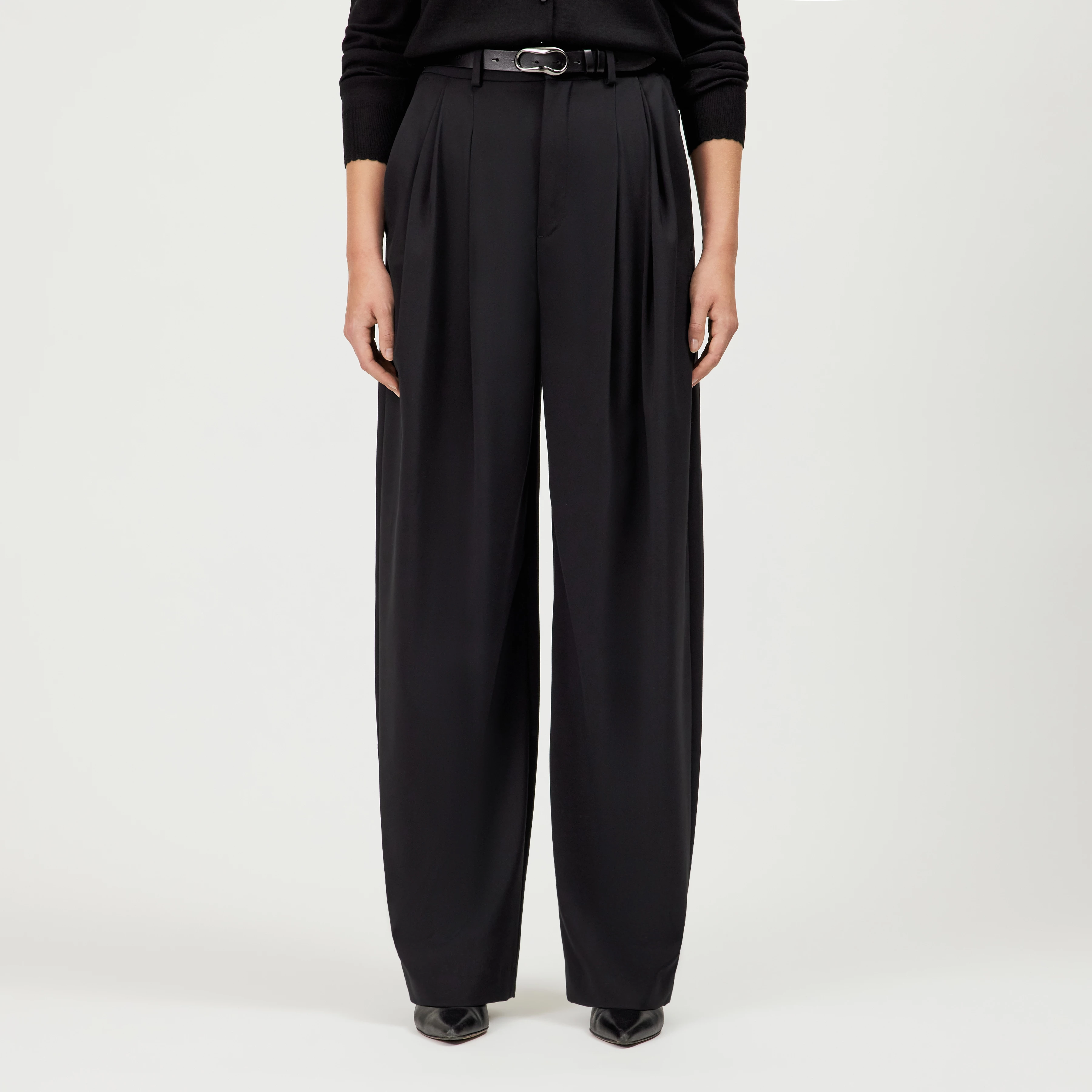ELICIT - Wide twill pleat trousers - women - black - Frontansicht
