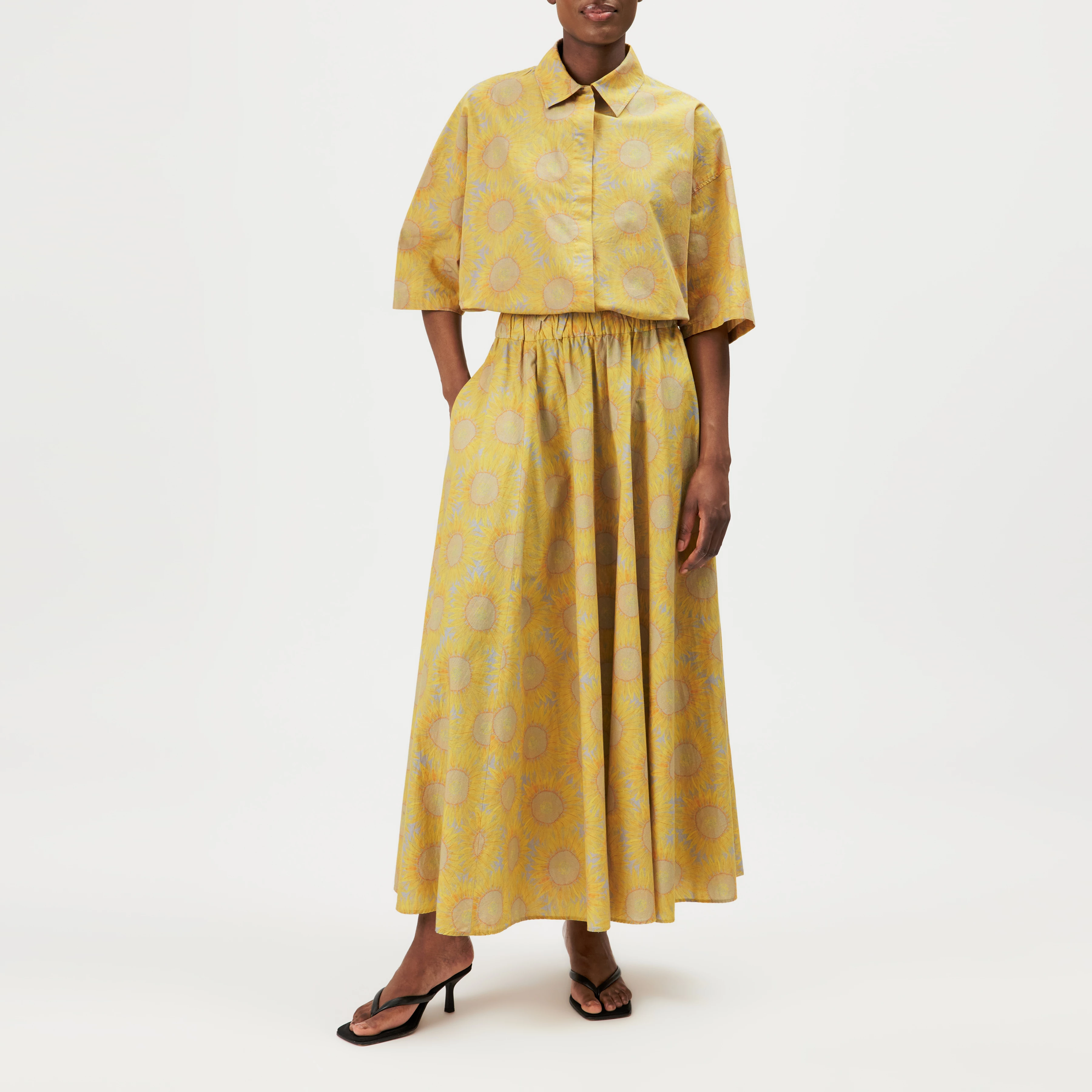 QERIME - Pleated cotton skirt with sunflower print - women - yellow - Ganzkörper-Frontansicht