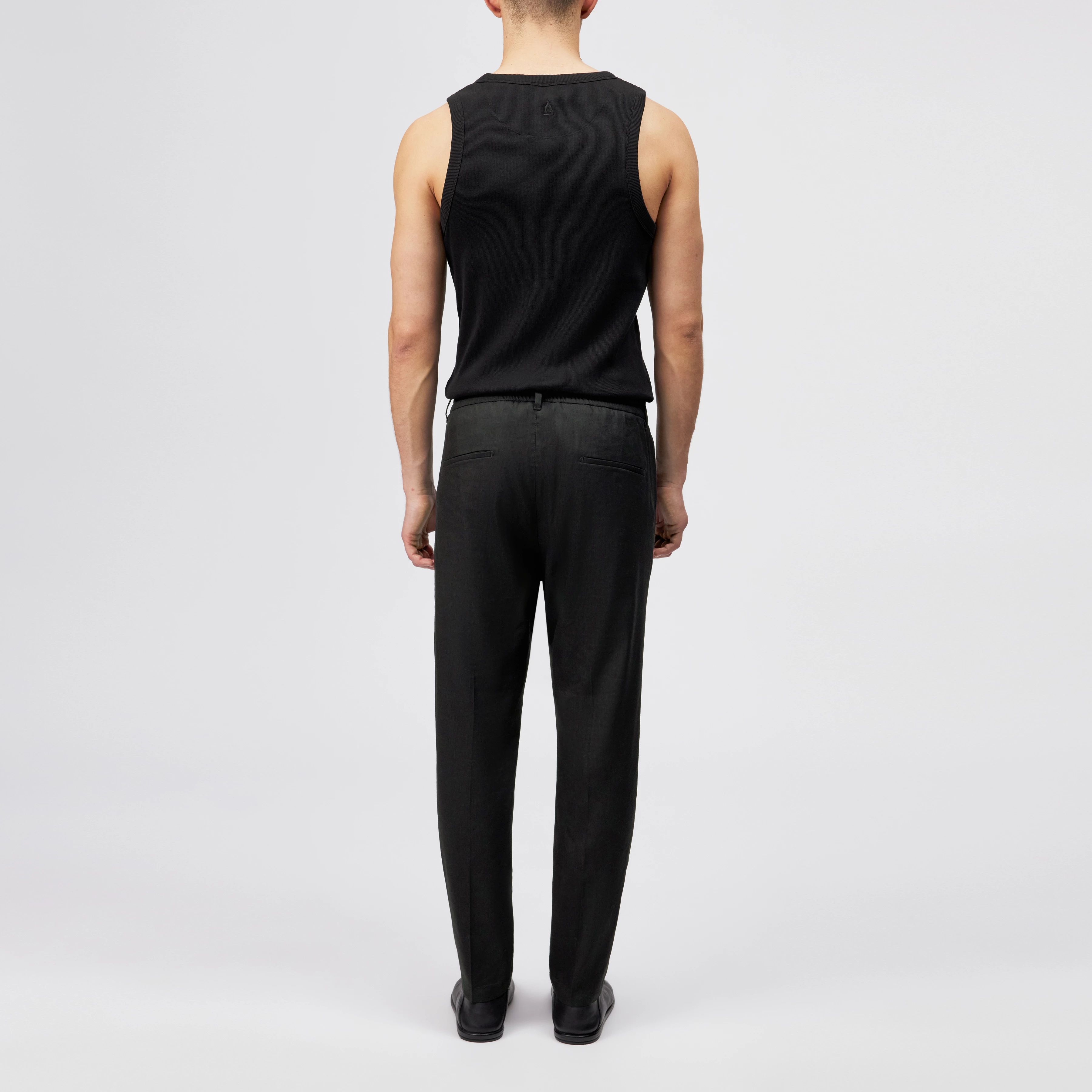 CHASY - Pantalon casual à pinces en lin mélangé - men - noir - Rückansicht