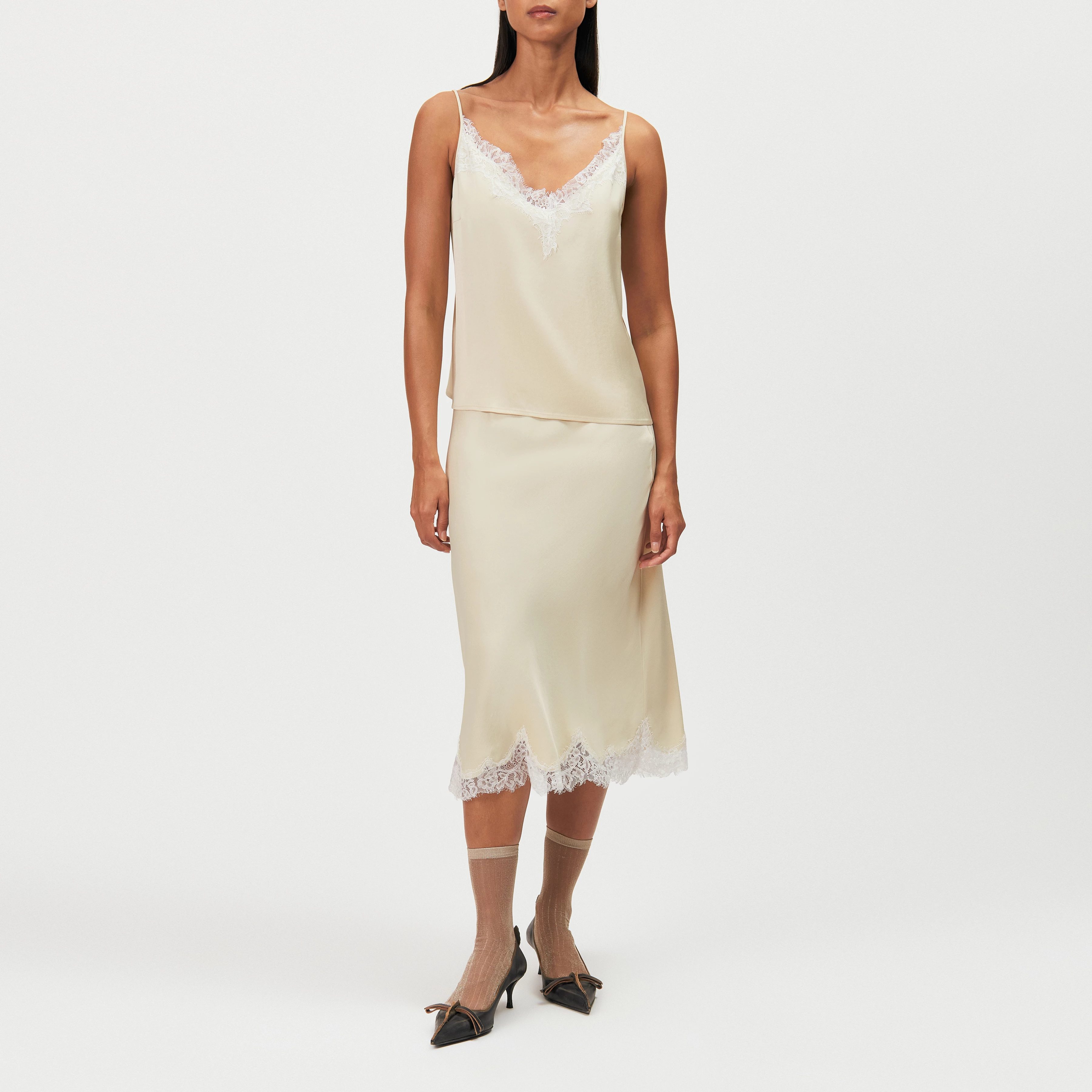 GIONA - V-neck camisole with lace insert - women - yellow - Ganzkörper-Frontansicht