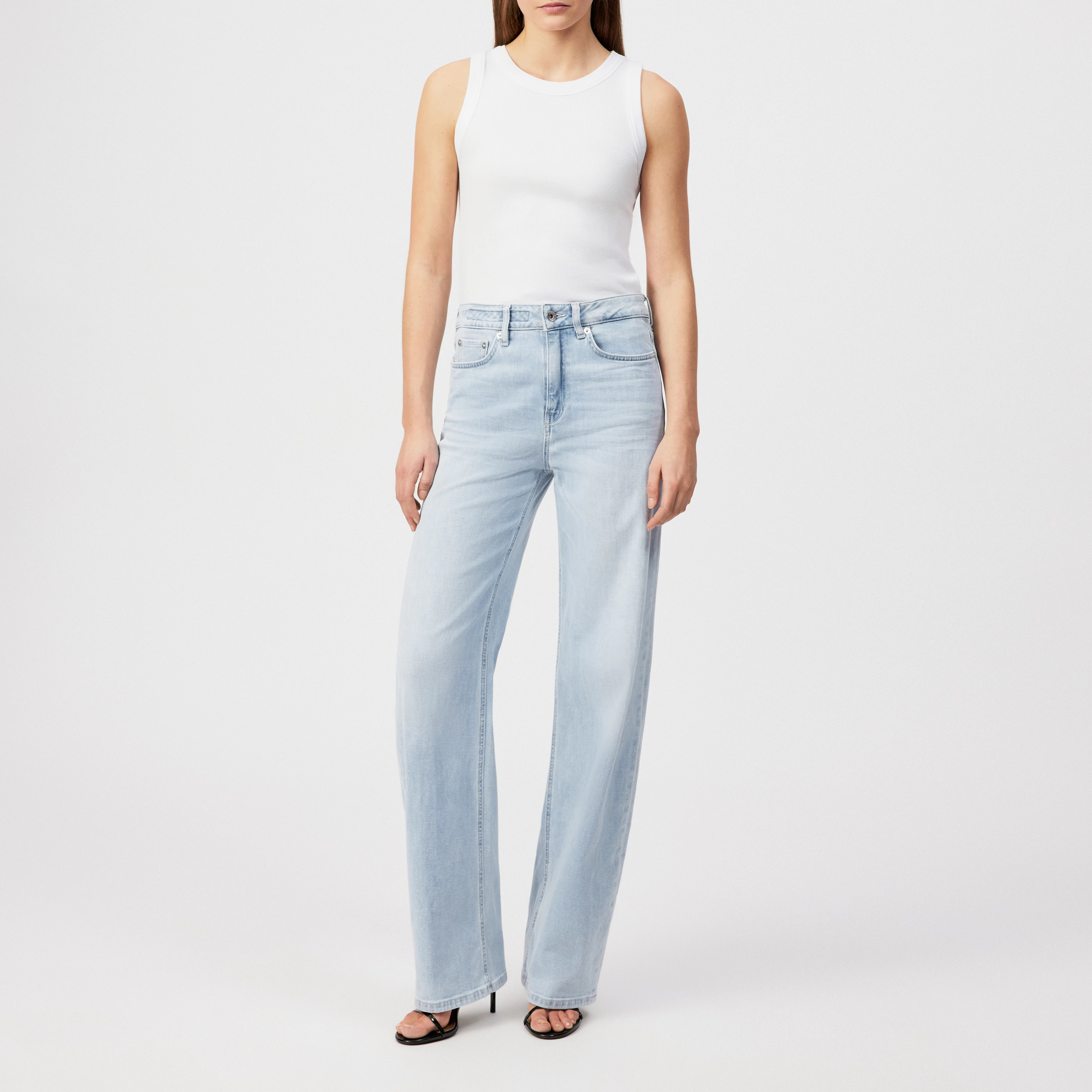 MEDLEY - Jean taille mi-haute en denim bleu clair - women - bleu - Ganzkörper-Frontansicht