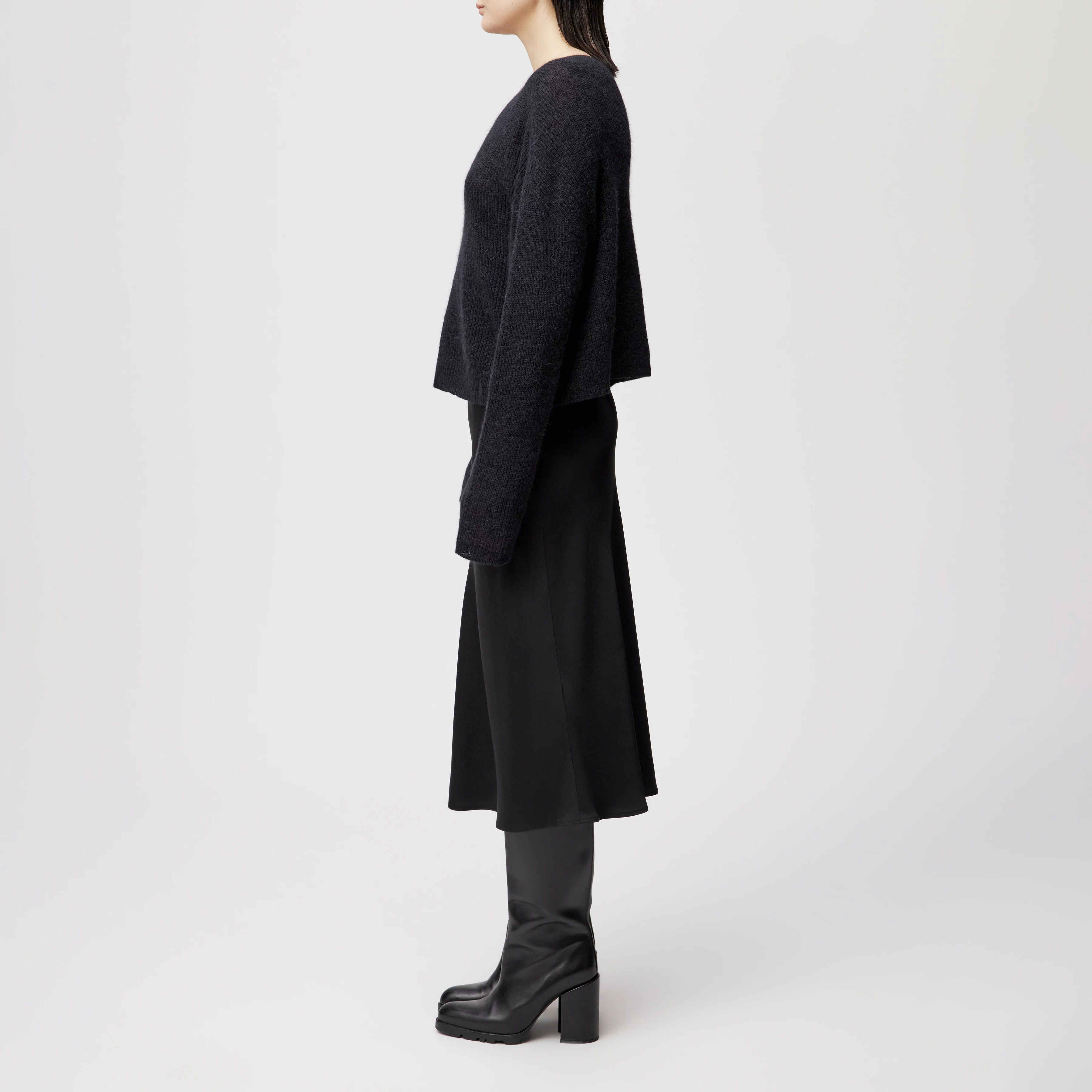 IMENY - Pull court en luxueux mélange d'alpaga Suri - women - noir - Seitenansicht