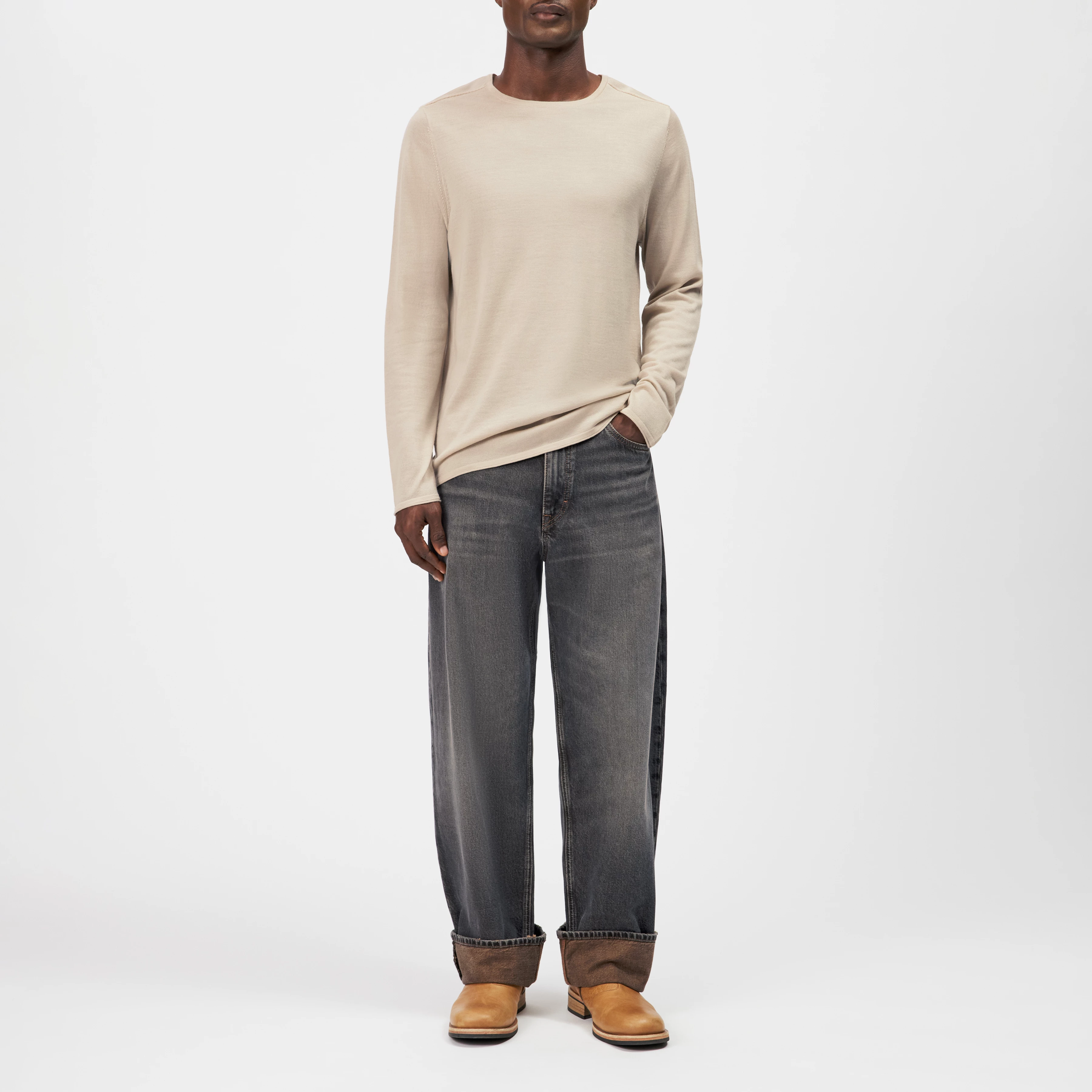 RIKONO - Fine merino wool knitted jumper - men - beige - Ganzkörper-Frontansicht