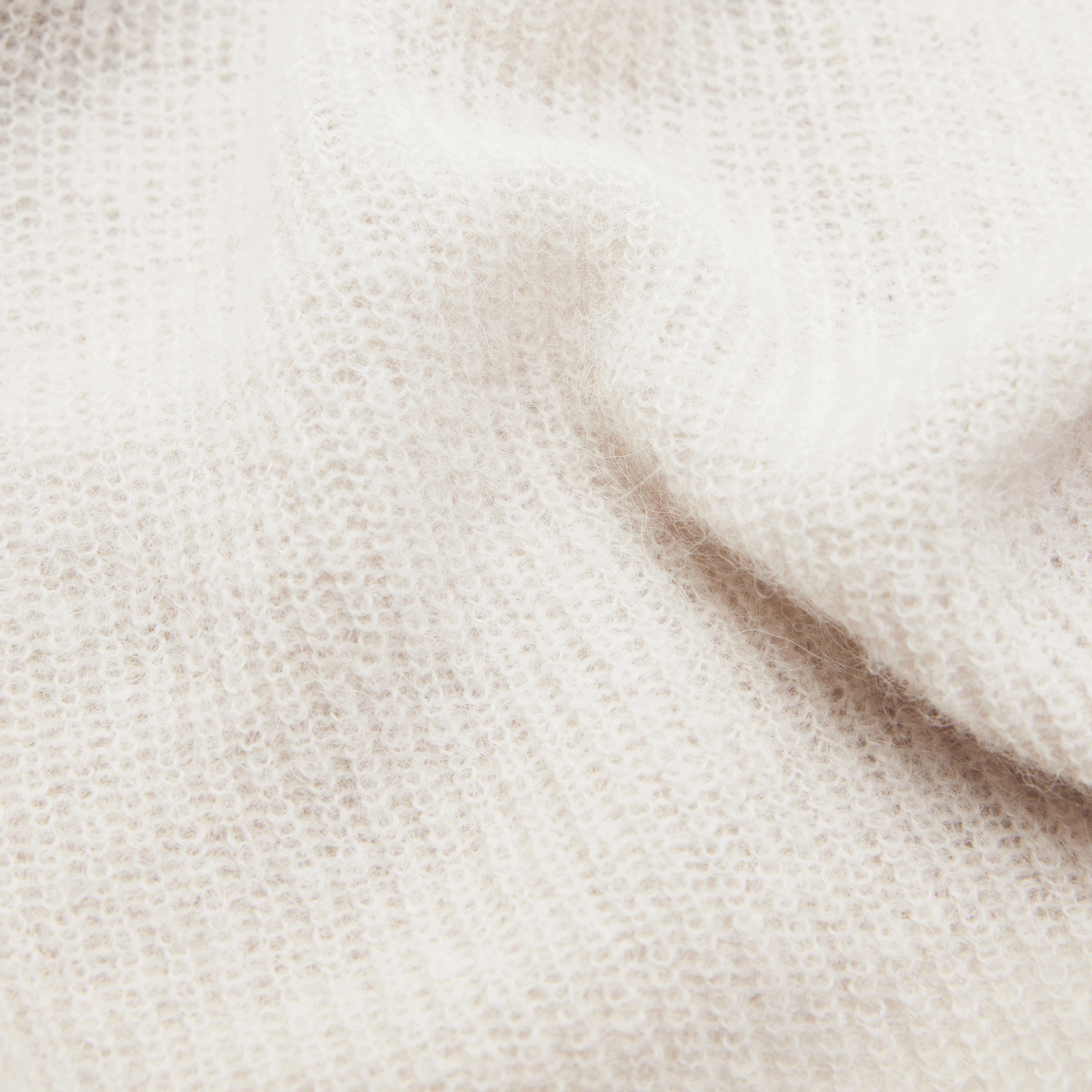 IMENY - Pull court en luxueux mélange d'alpaga Suri - women - beige - Materialbild (B2C)