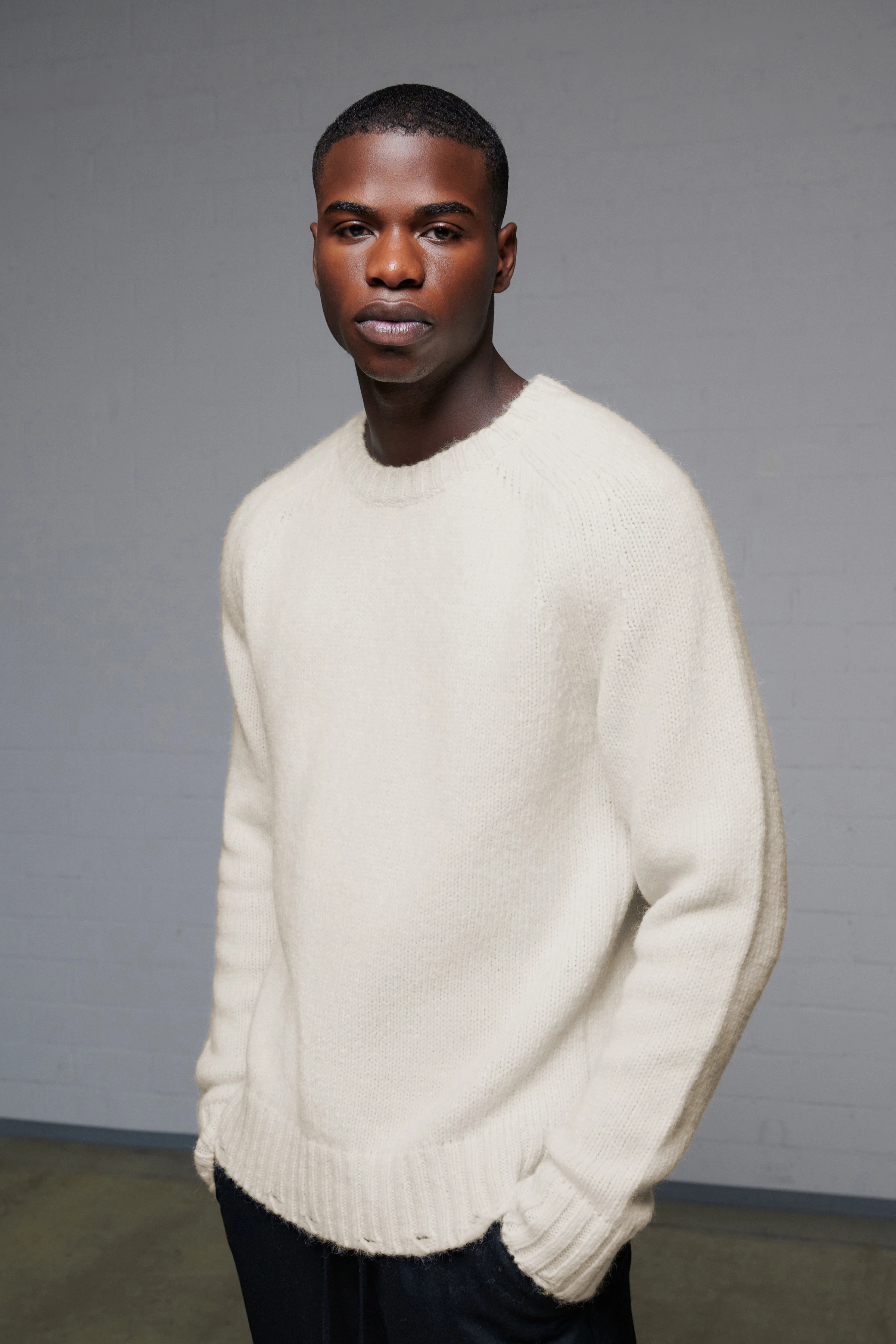 JOSCHKA_24 - oversized jumper in wool mix - men - off white - Frontansicht
