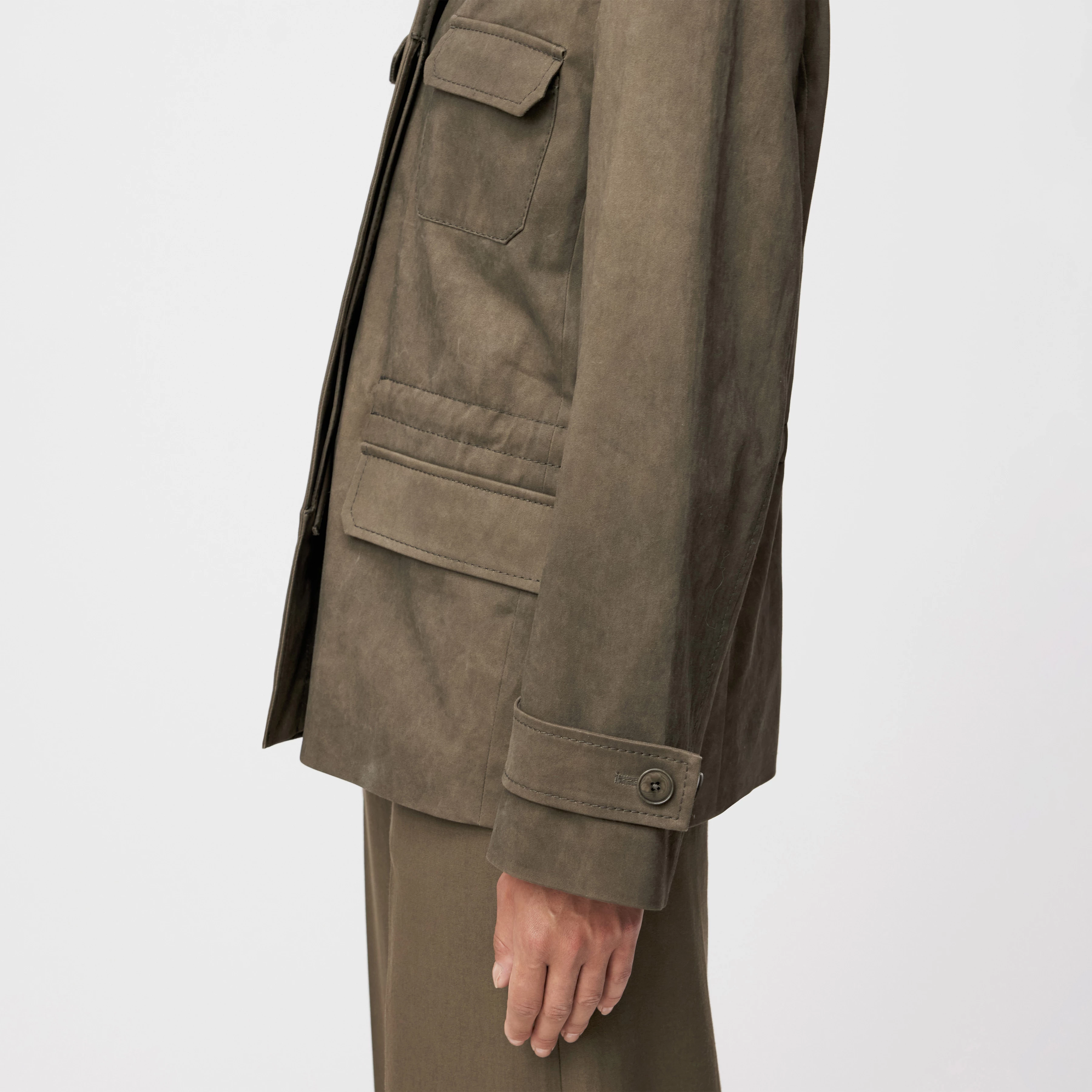 BODNEY_1 - Fieldjacket Kontrastkragen in Twill - Damen - grün - Detailansicht am Model