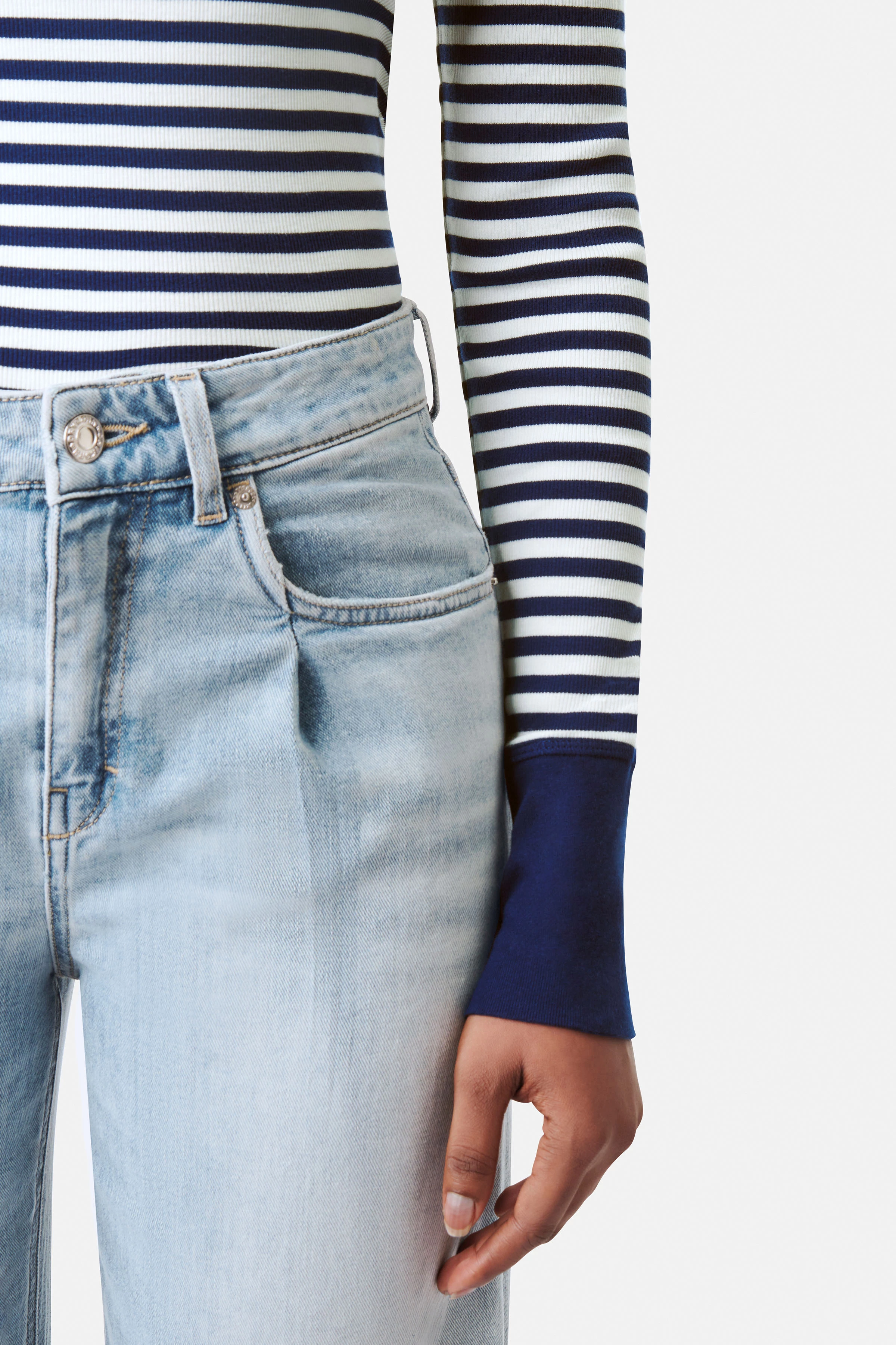 NURIT - T-shirt manches longues étroit en milleraies clair - women - bleu - Detailansicht am Model