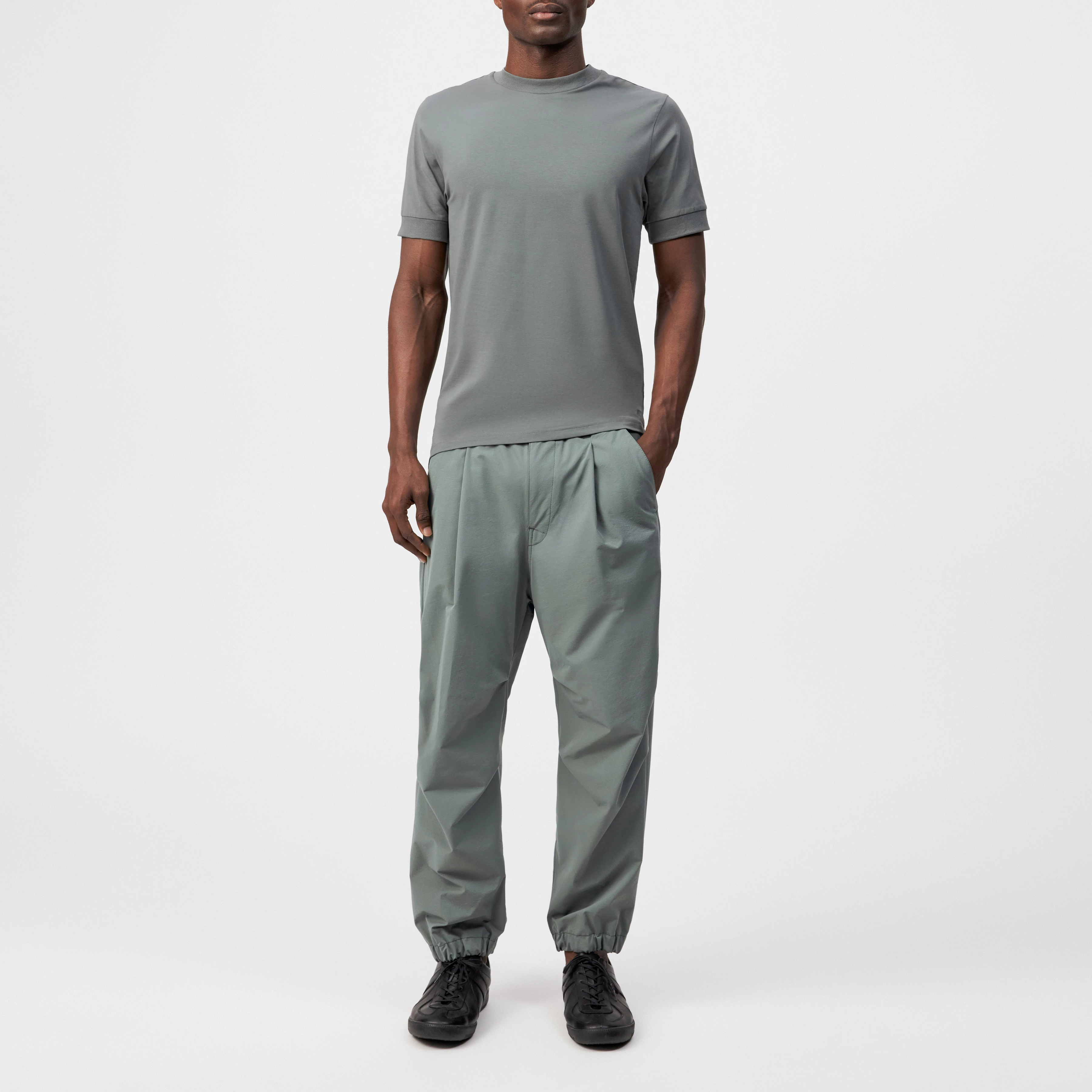 ANTON - Fitted T-shirt i bomuld - men - grøn - Ganzkörper-Frontansicht