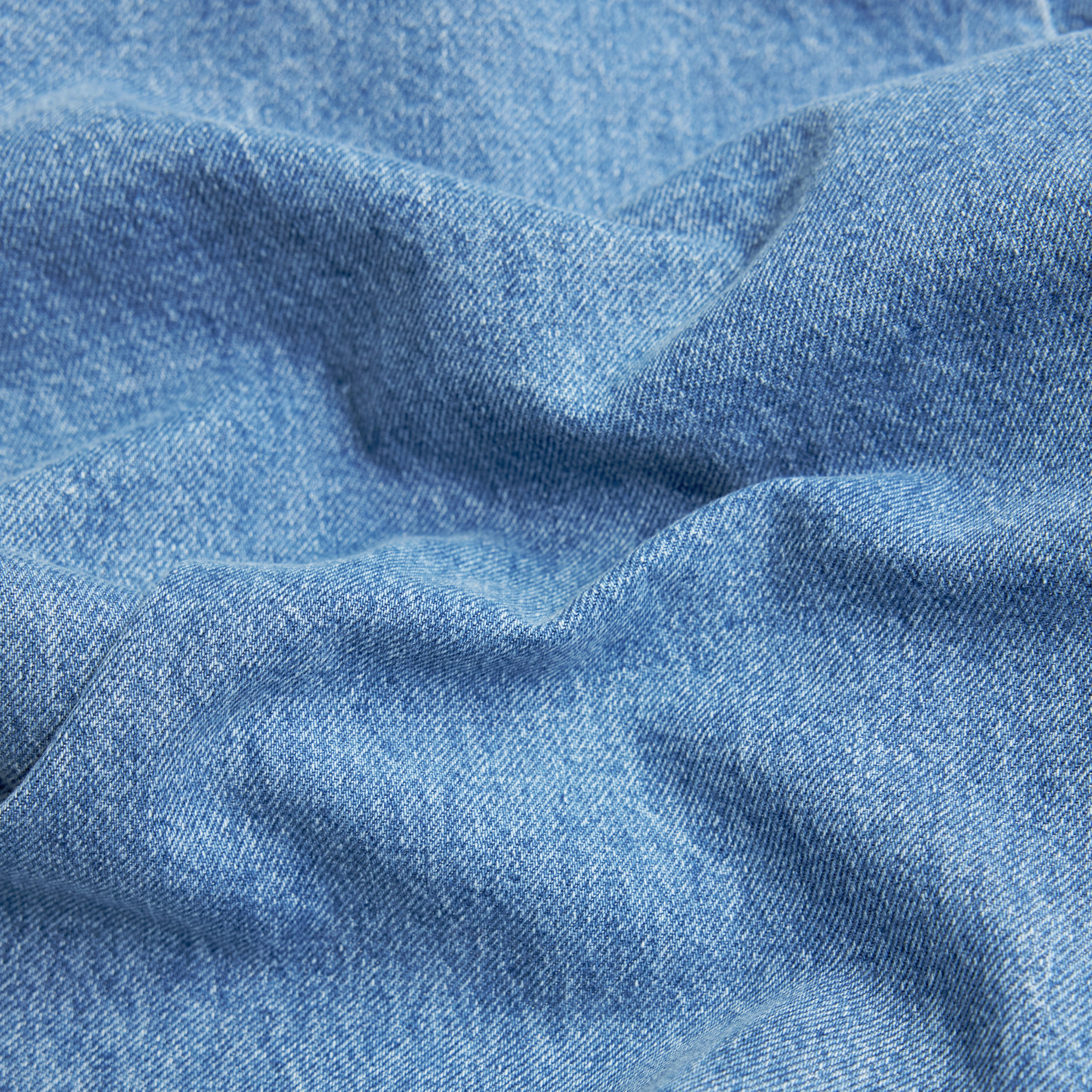 BEHANCE - 5-Pocket Hose mit Bundfalten in Light-Blue Denim - Damen - blau - Materialbild (B2C)