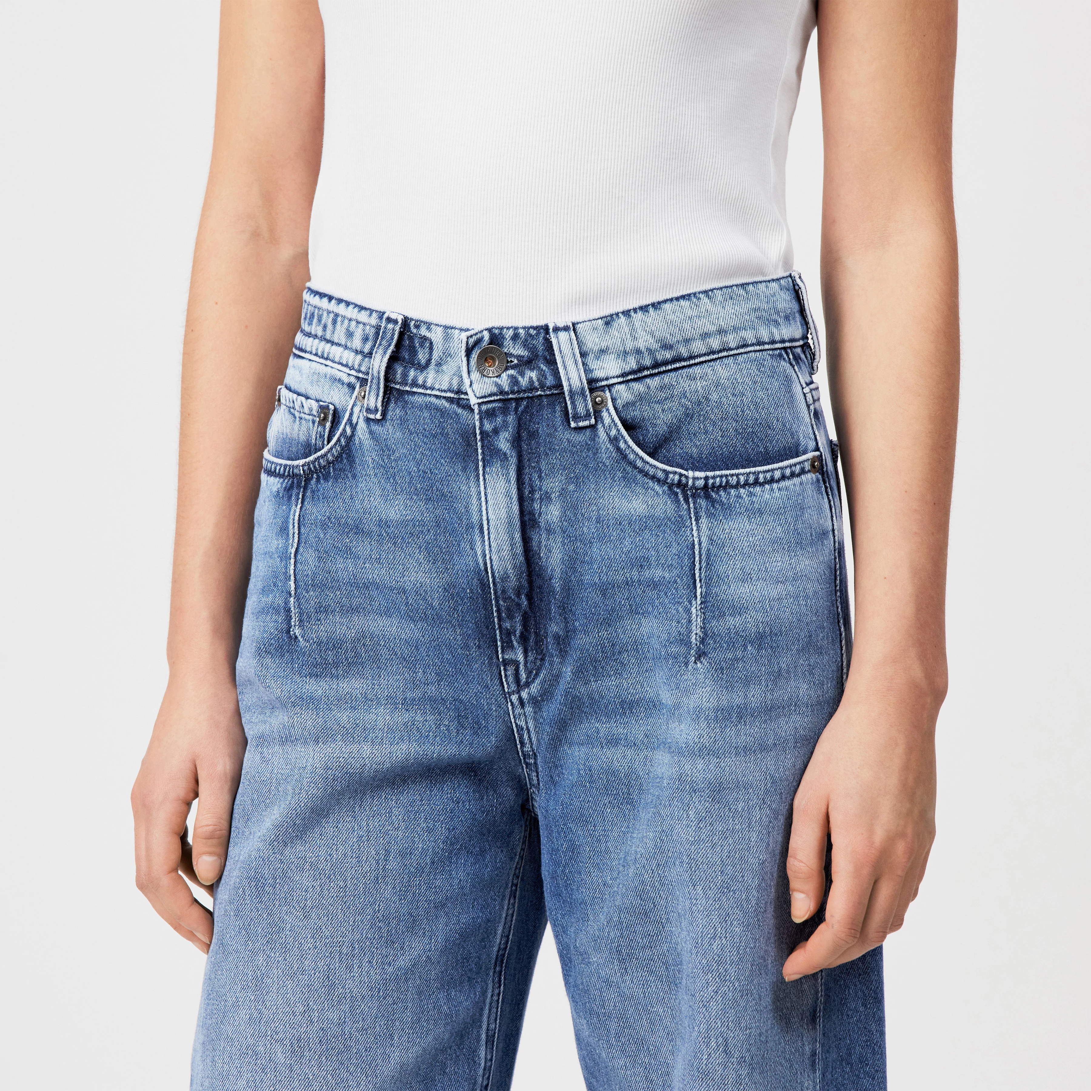 LIABLE - Relaxed Fit buks i blødt denim - women - blå - Detailansicht am Model