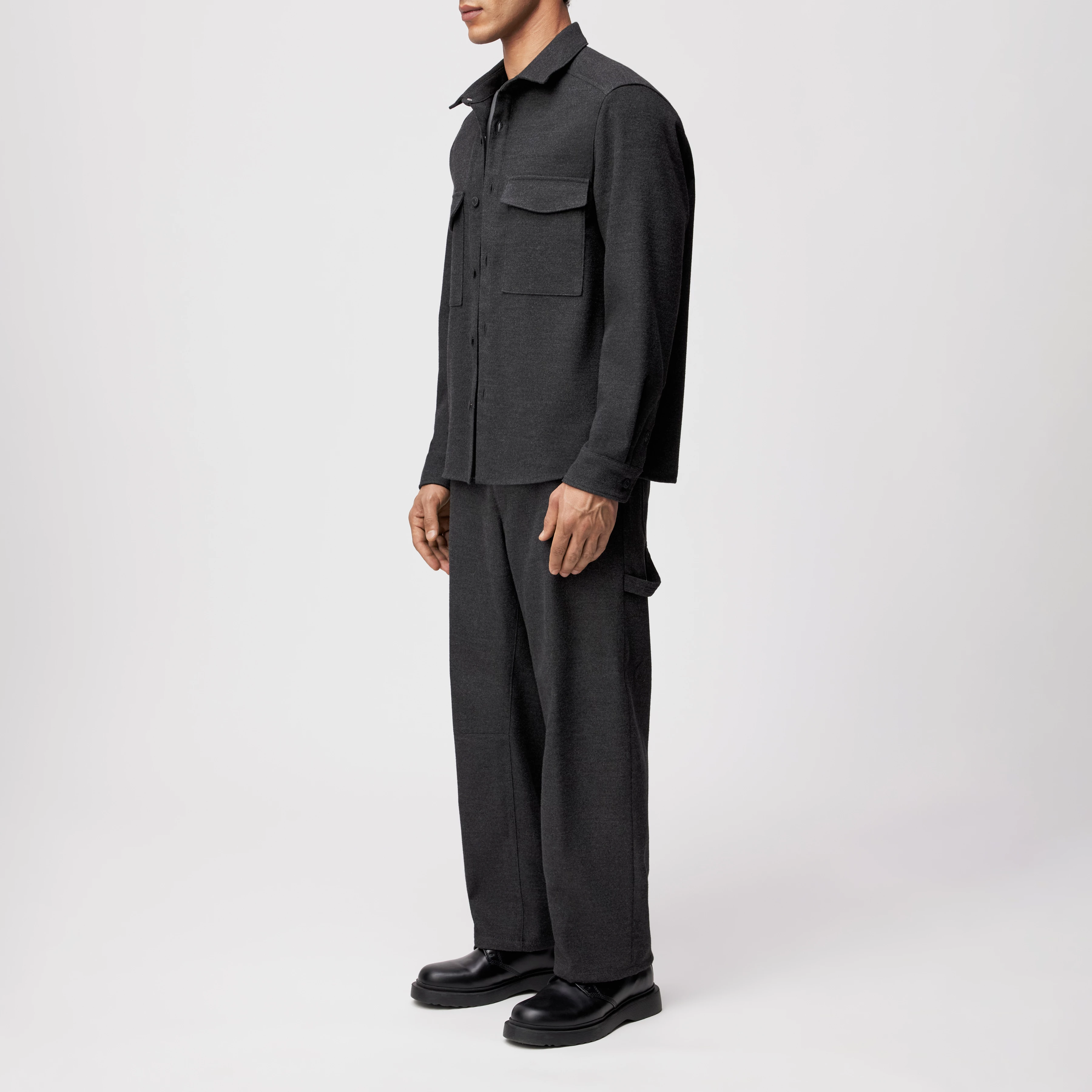 GUNRAY - Relaxed Fit Overshirt in softem Flanell - Herren - grau - Ganzkörper-Frontansicht