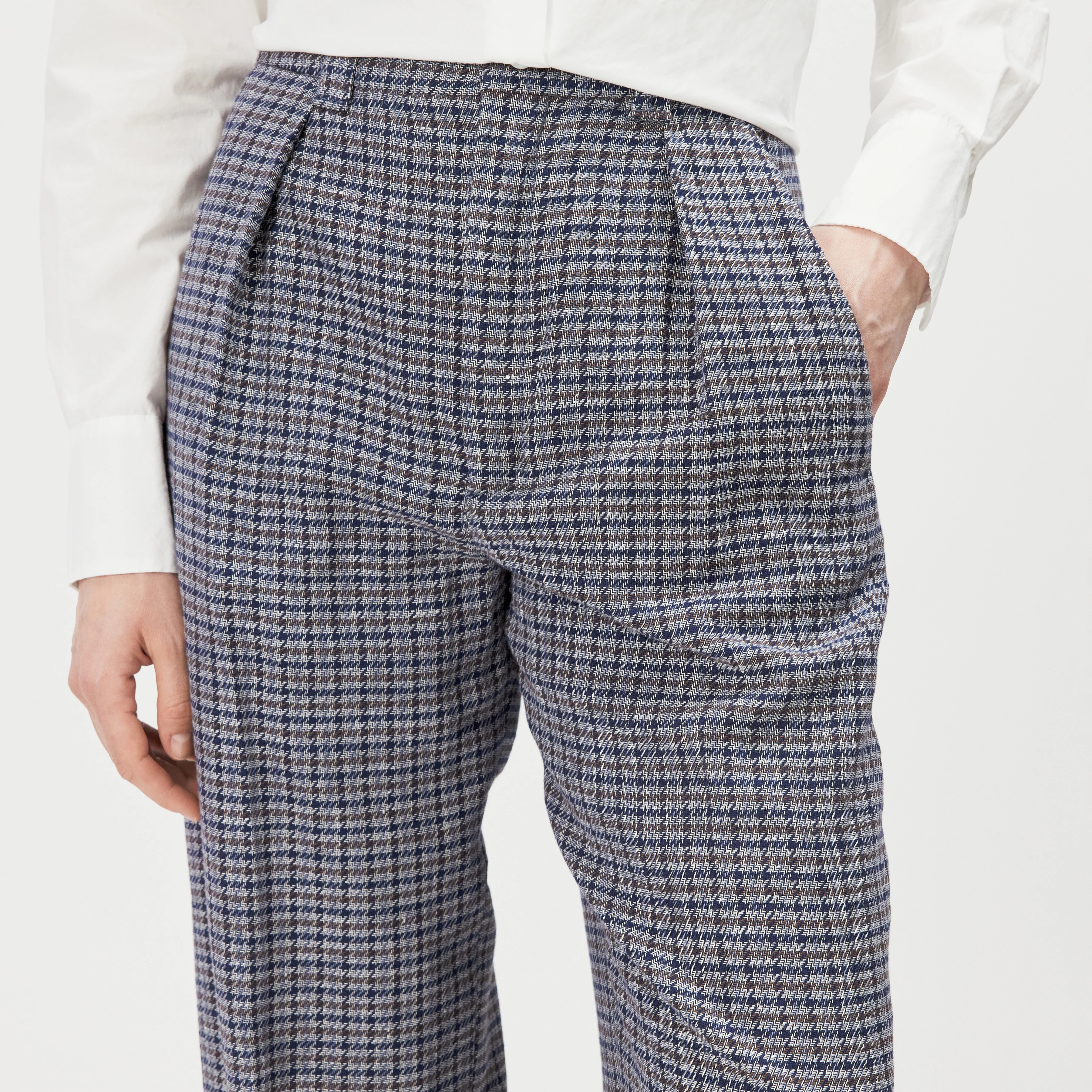 ADUCT - Straight leg tailored trousers - women - blue - Detailansicht am Model