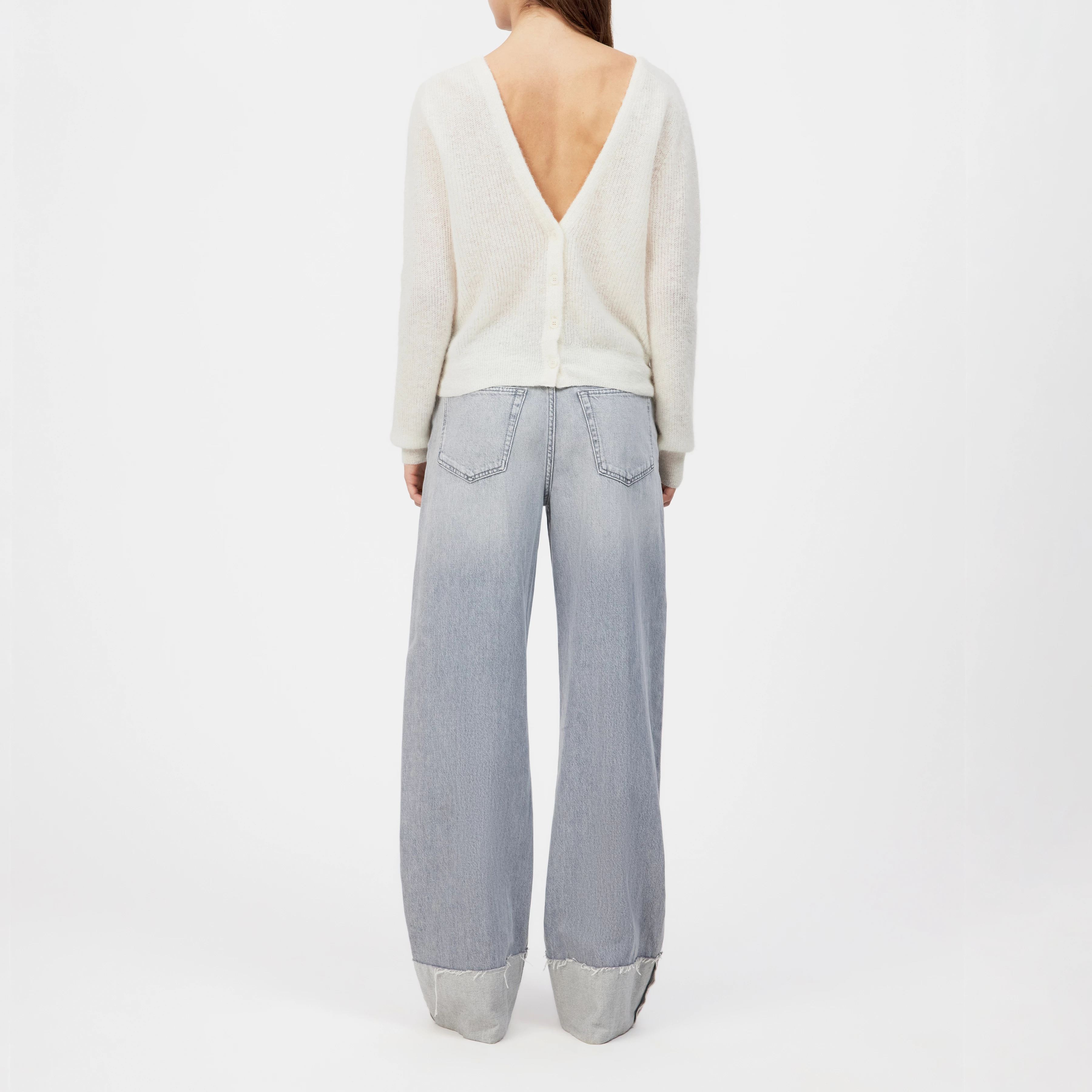 GERTIJA - Cardigan in luxurious Suri alpaca blend - women - off white - Detailansicht am Model