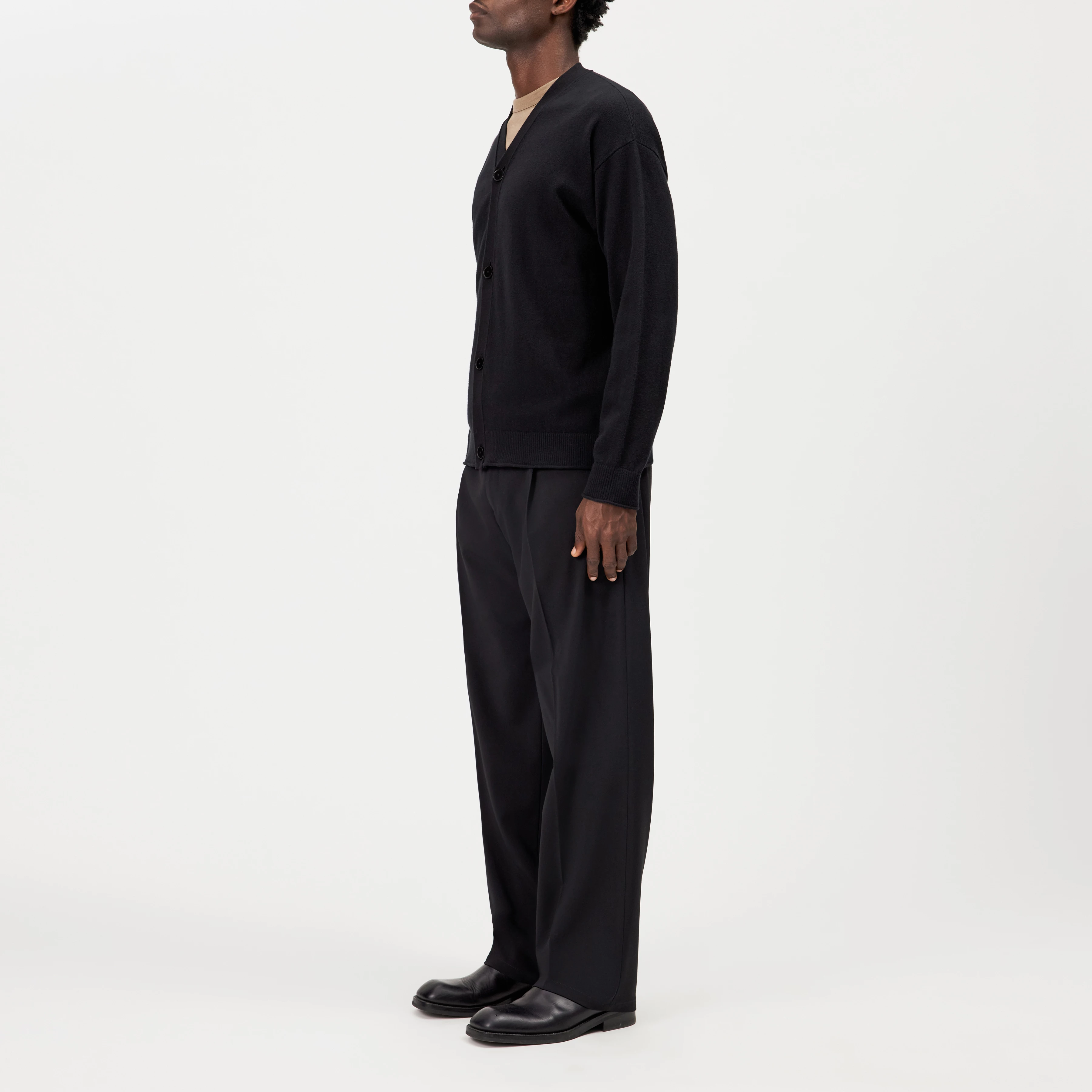 ELUAN - Fine knit cardigan - men - black - Seitenansicht