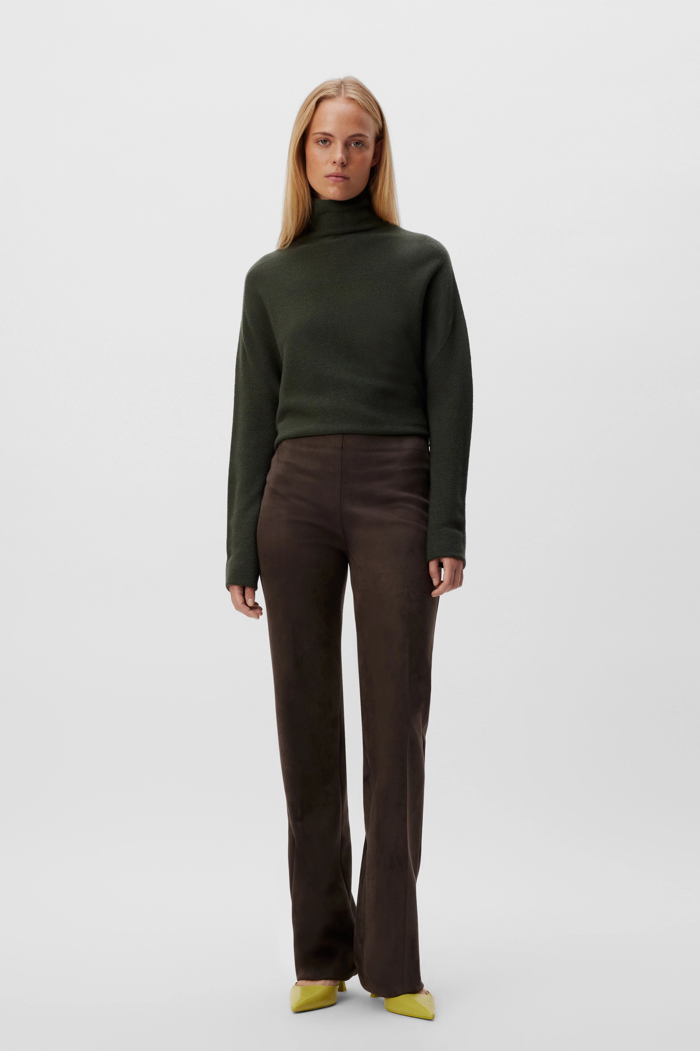 ALIVE - Schlupfhose in Veloursleder-Optik - Damen - braun - Ganzkörper-Frontansicht