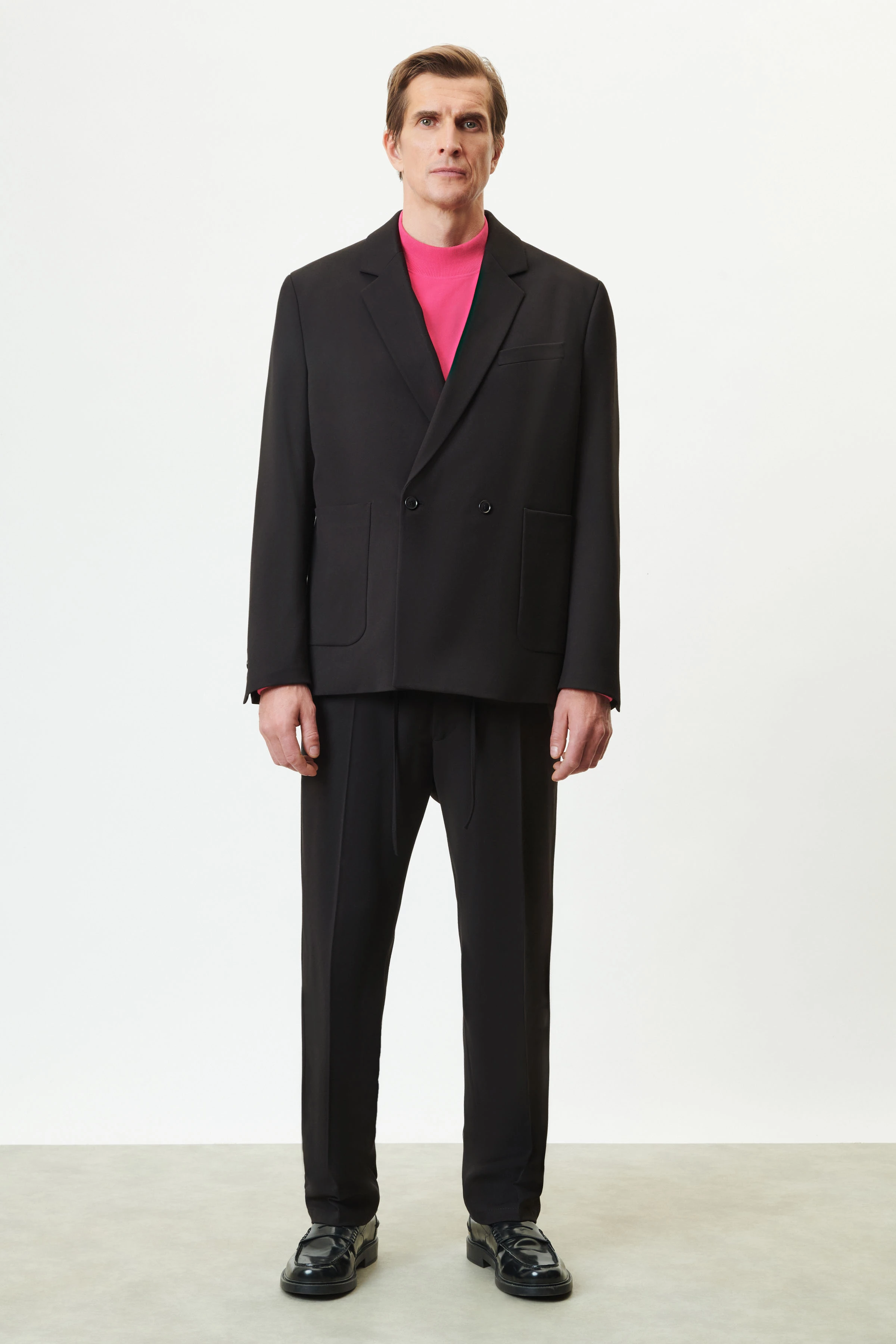 EKBY - Doppelreihiges Regular Fit Sakko in softem Flanell - Herren - schwarz - Ganzkörper-Frontansicht