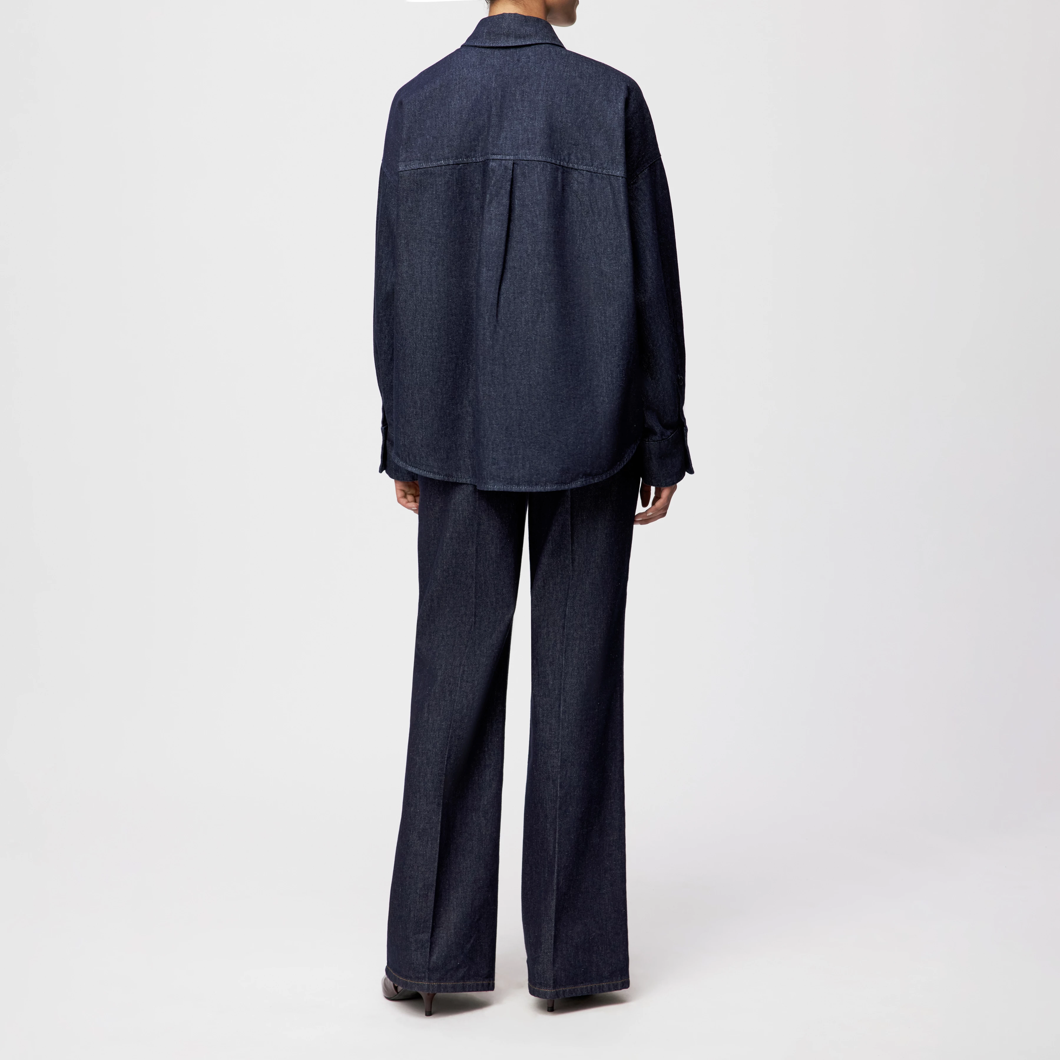 BAYLEE - Overshirt in Mid-Blue Denim - Damen - blau - Rückansicht