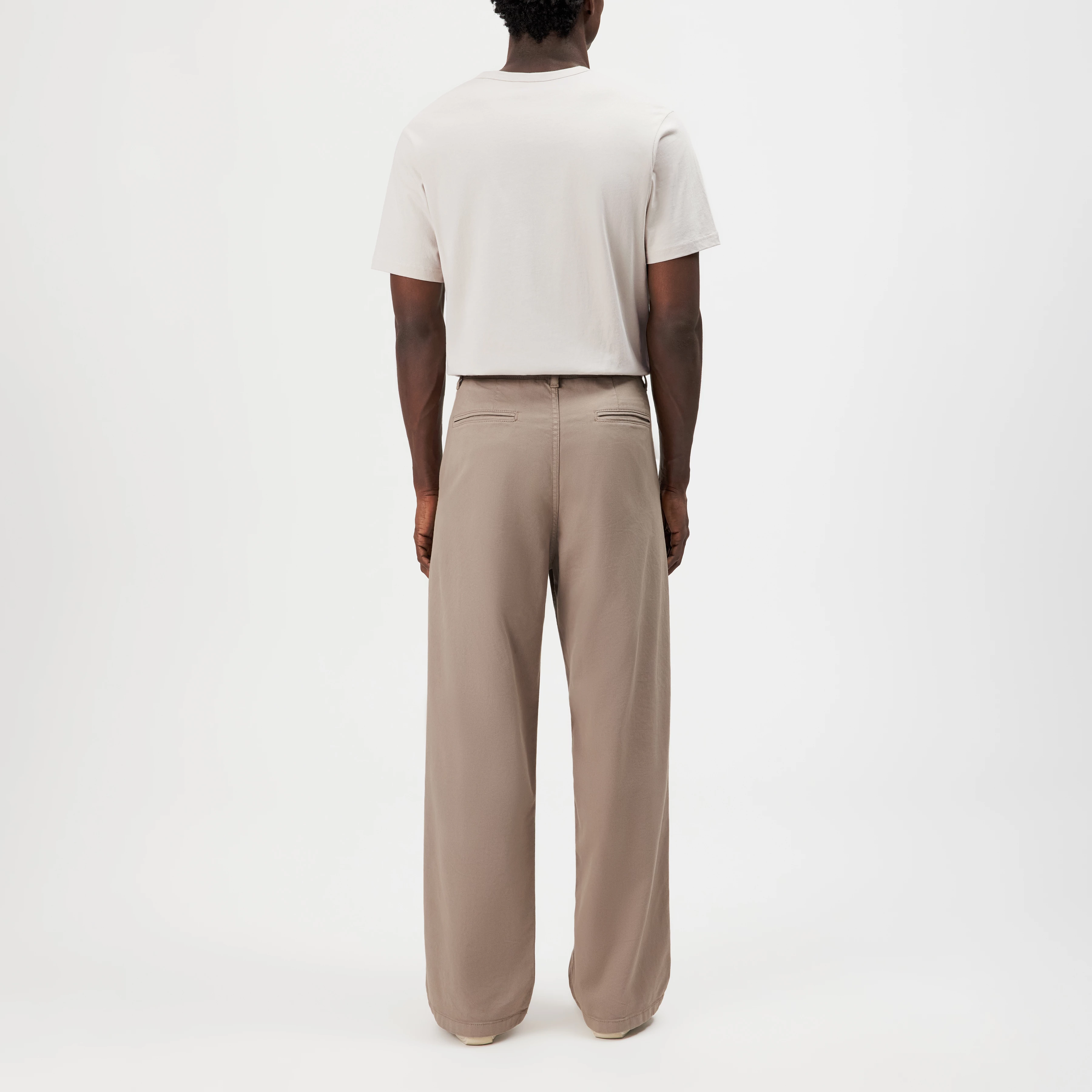 RIKKAD - Wide pleat-front cotton trousers - men - brown - Rückansicht
