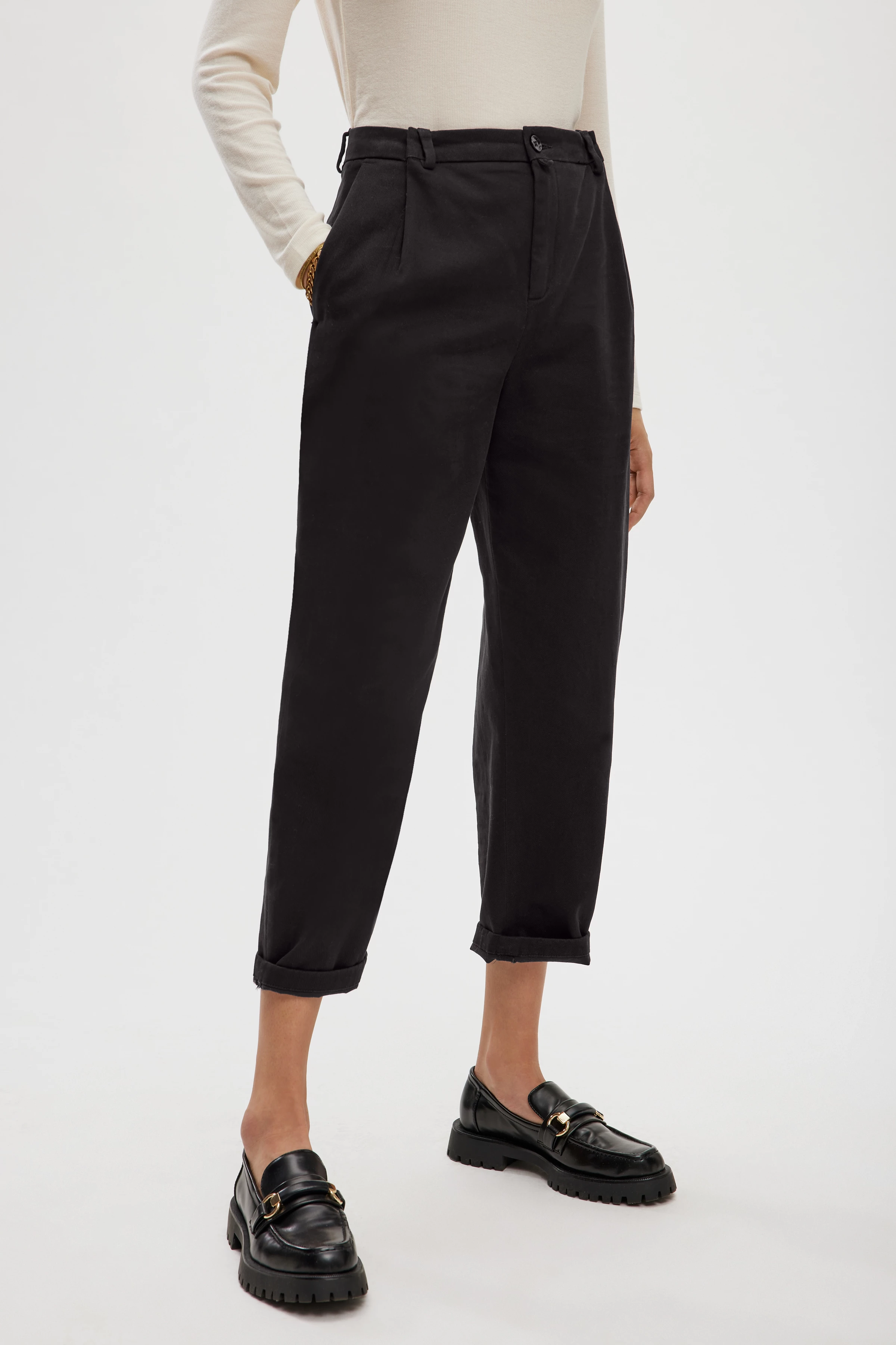 EARLY - Bundfaltenhose mit Barrel Leg - Damen - schwarz - Frontansicht