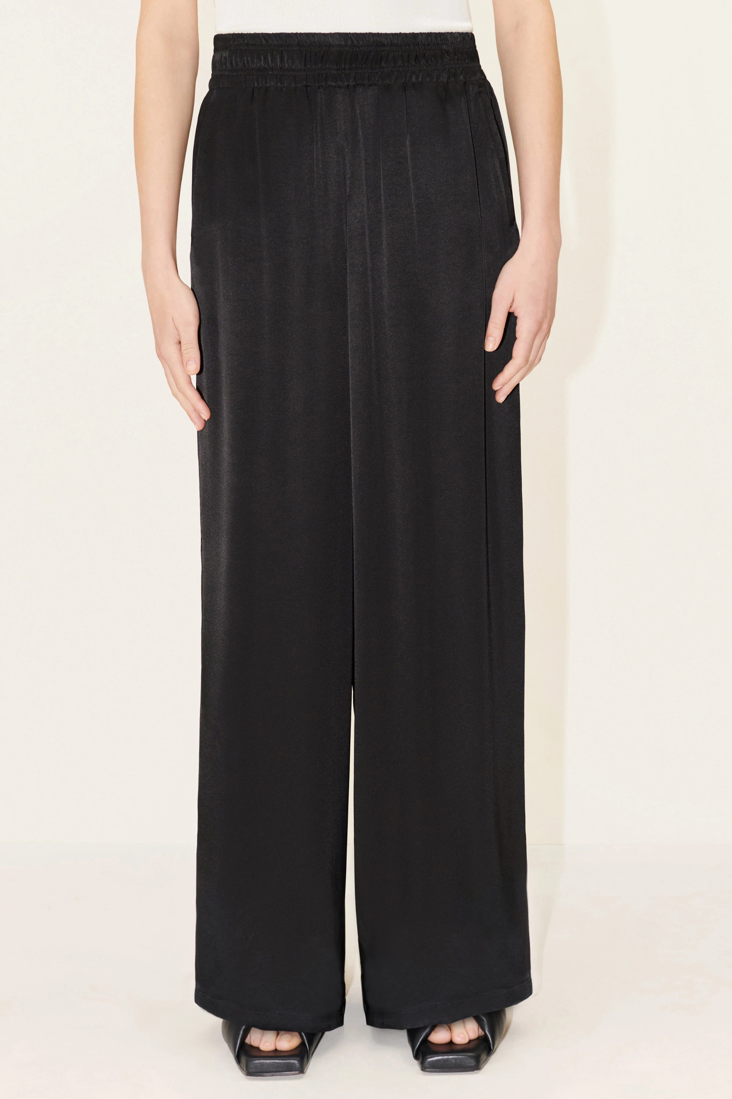 CEILING - Palazzo Pants with elasticated waistband in flowing viscose satin - women - Natural Aluminium - Frontansicht