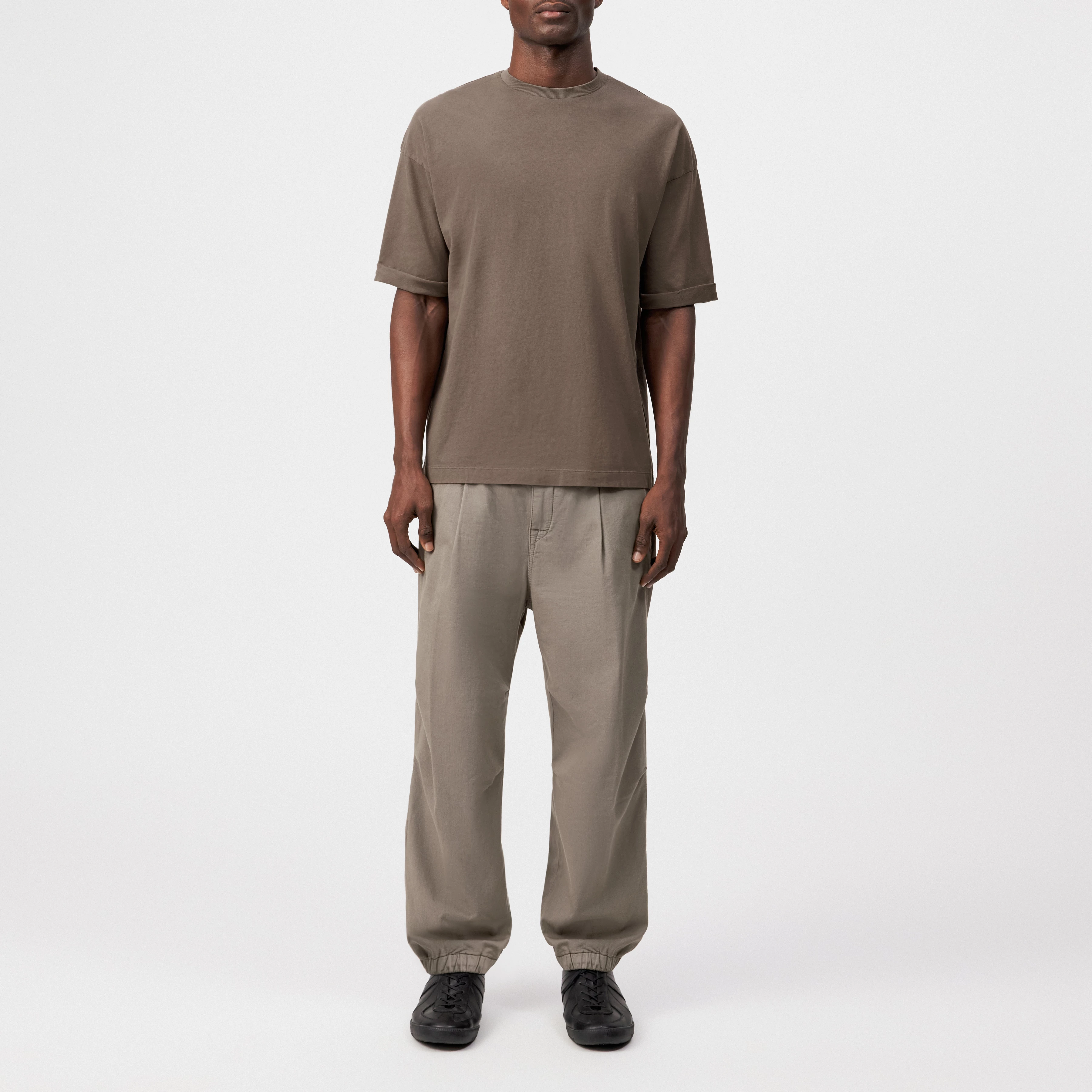 NOLIEN - Loose T-shirt in soft jersey - men - brown - Ganzkörper-Frontansicht