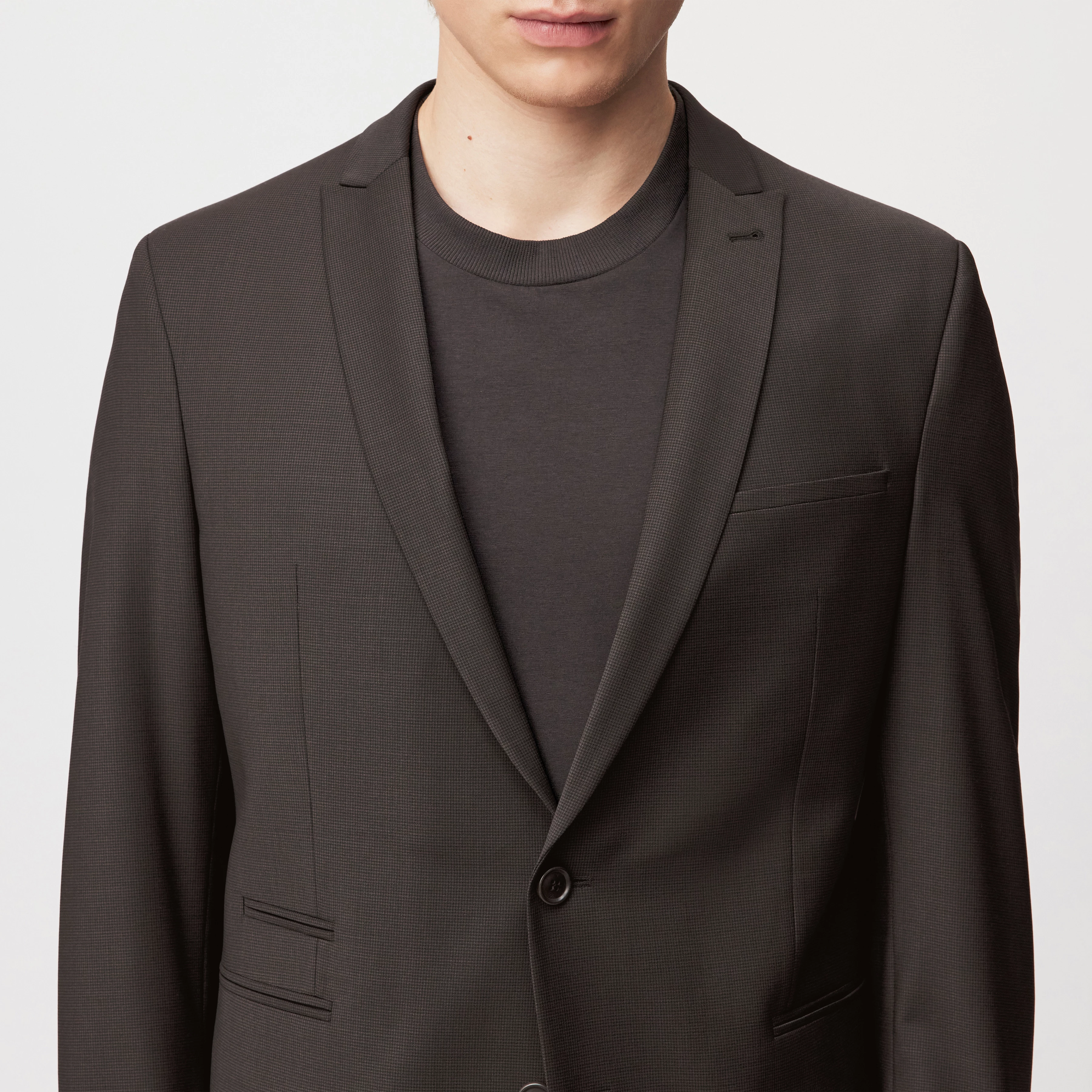 IRVING_SK - Skinny fit jacket in wool blend - men - brown - Detailansicht am Model