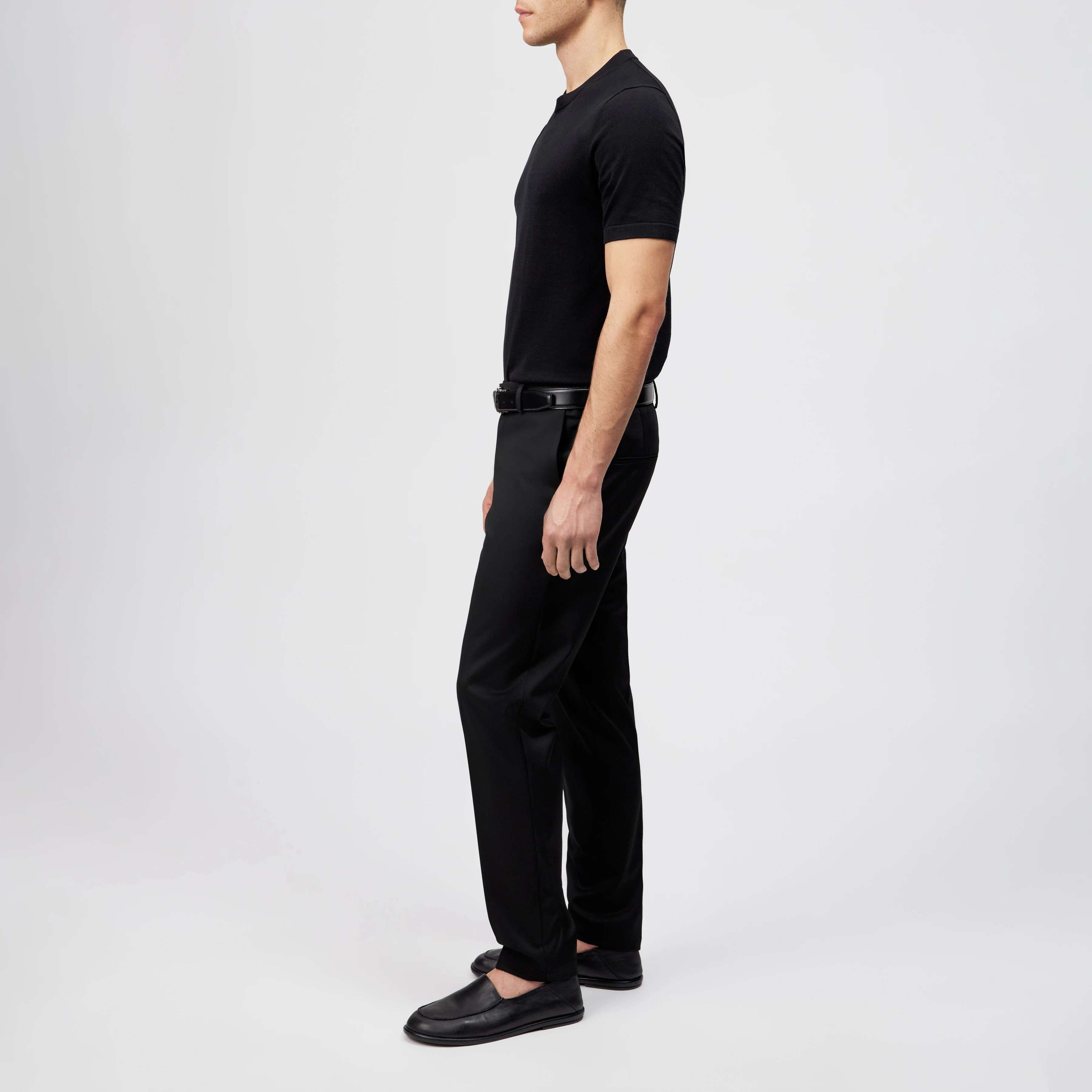 AJEND - Tailored trousers in viscose blend - men - black - Seitenansicht