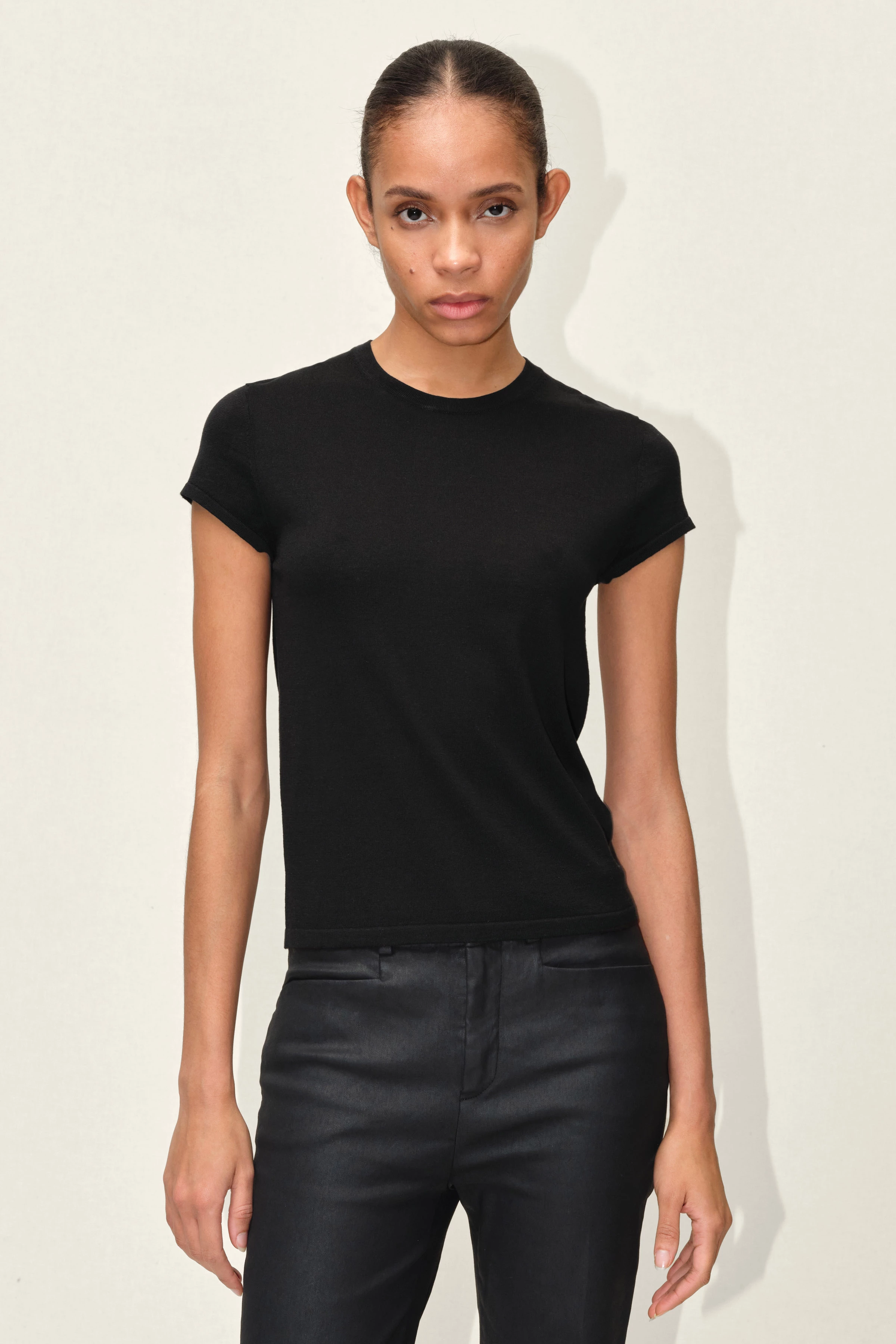 ERMALI - Gestricktes T-Shirt aus Seide-Baumwolle - Damen - schwarz - Frontansicht