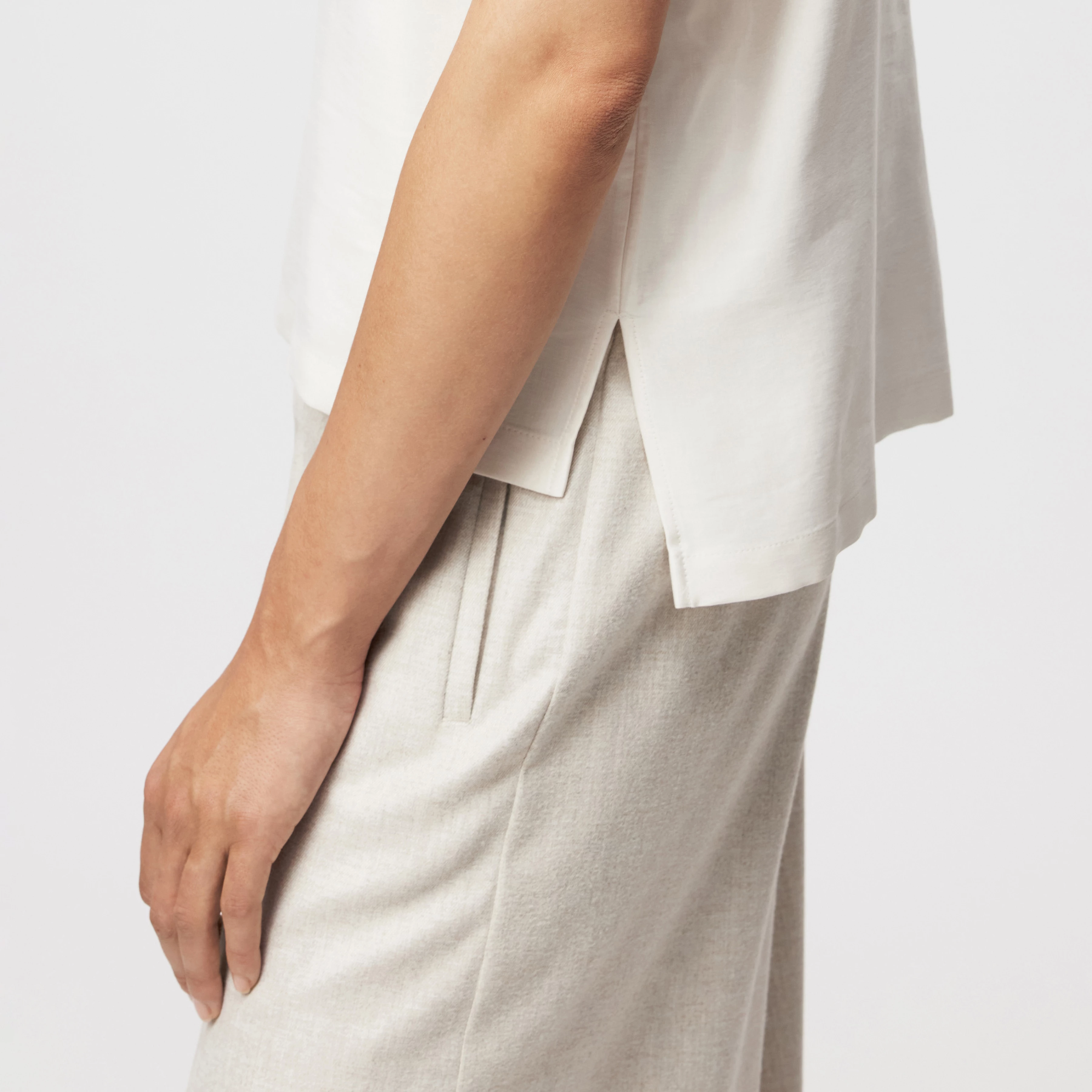 CORAMY - Casual shirt blouse in cupro cotton blend - women - off white - Detailansicht am Model