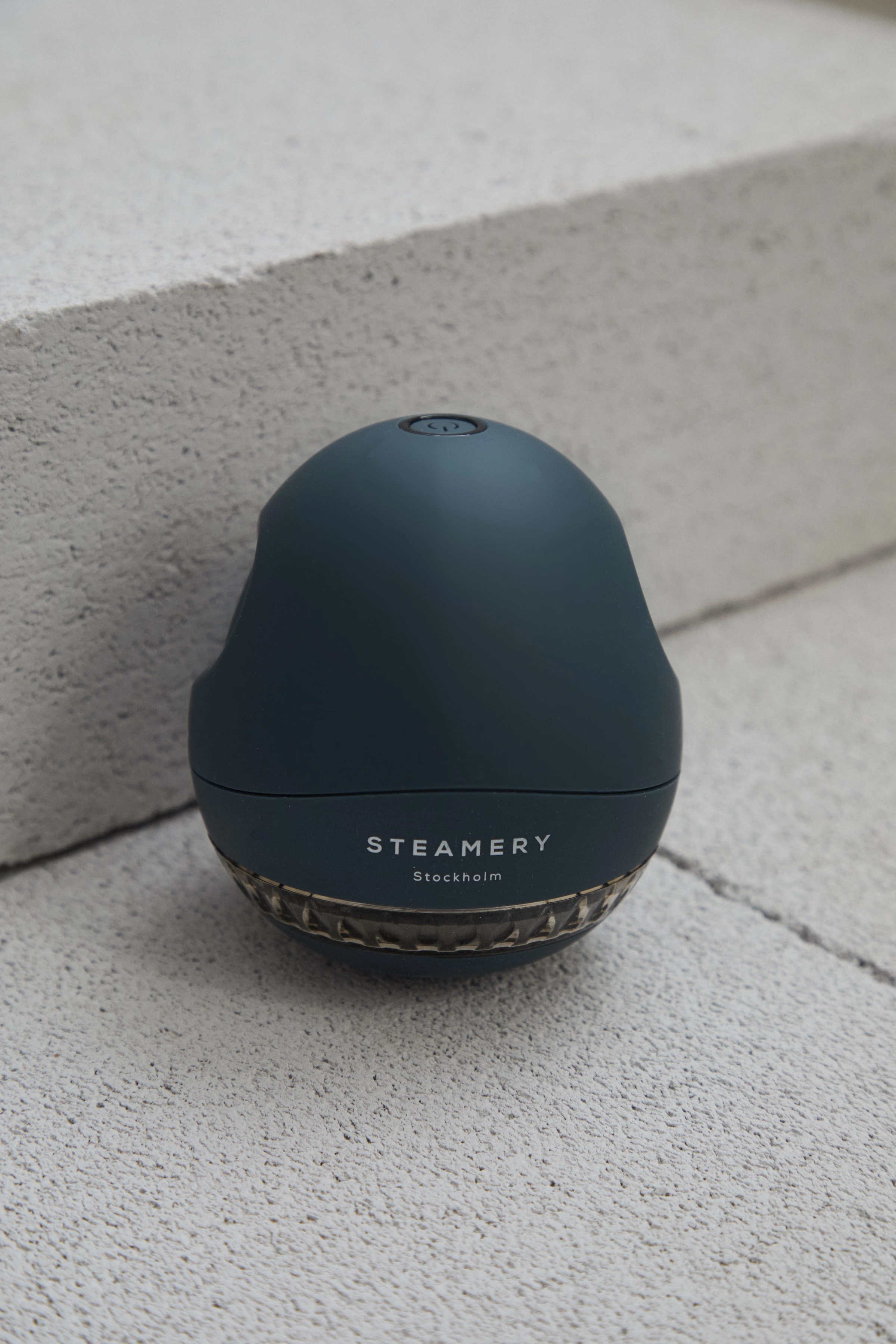 PILO NO 1 FABRIC SHAVER - lint razor from Steamery - unisex - blue - Ganzkörper-Frontansicht