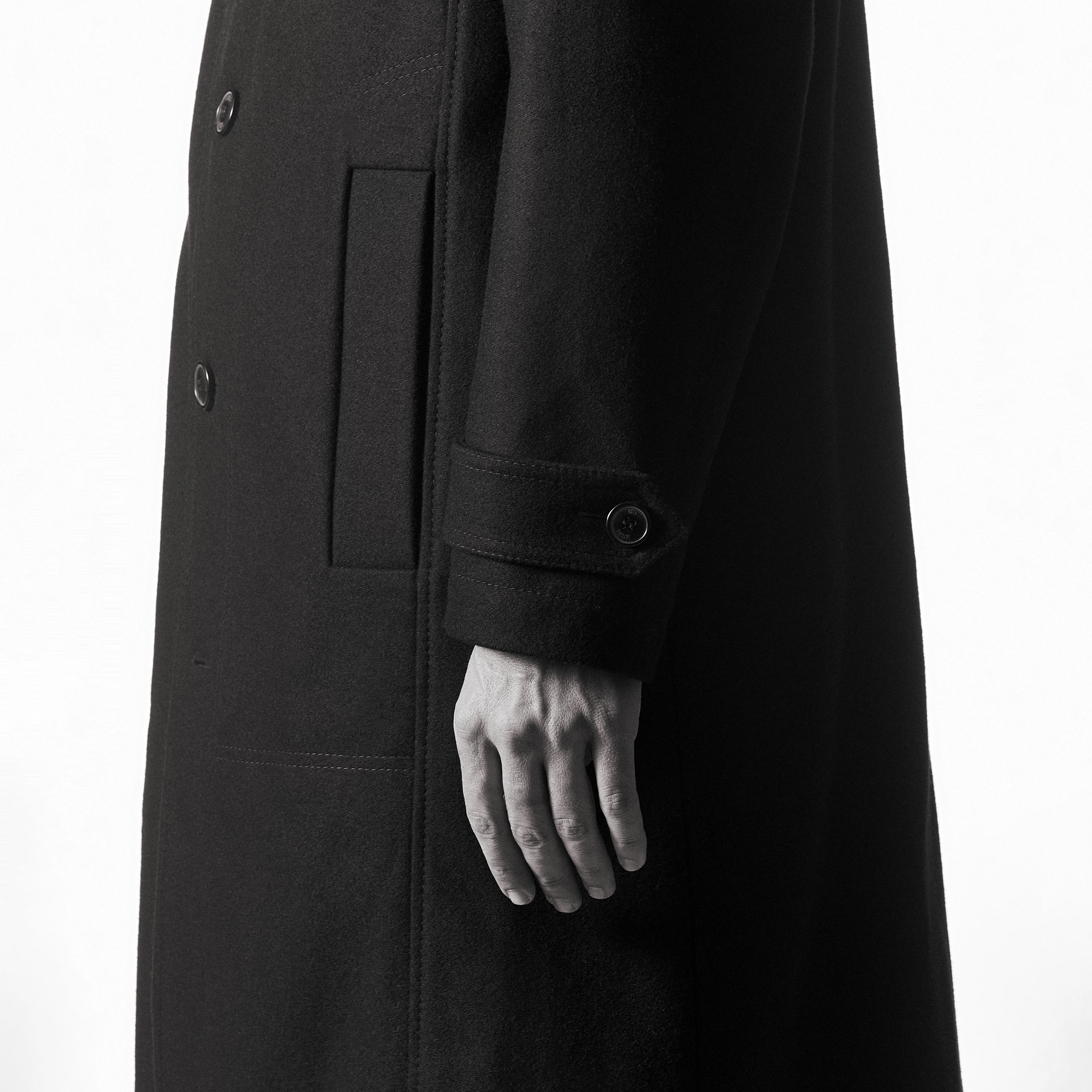 DRYOXFORD - Pure wool coat - men - black - Detailansicht am Model