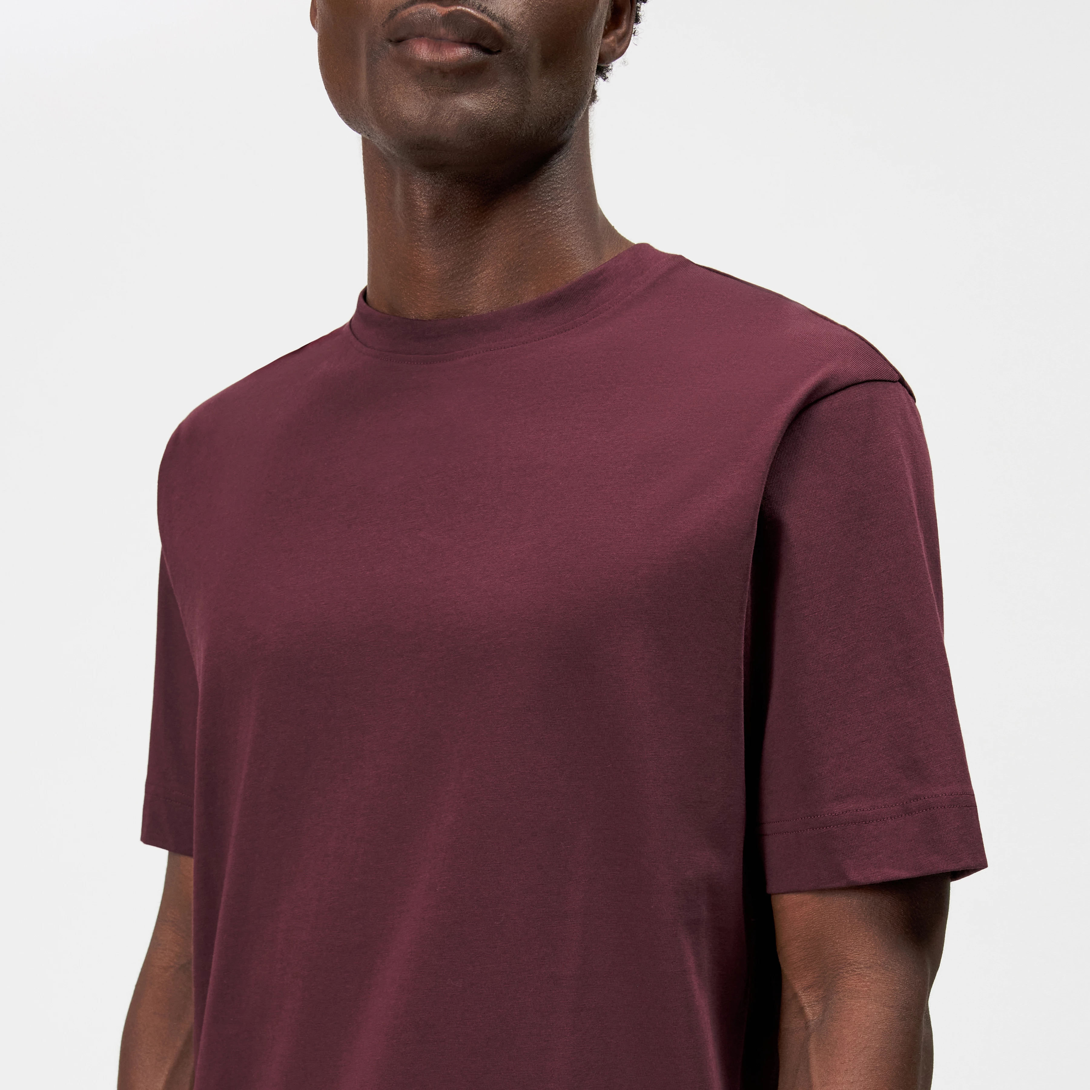 RAPHAEL - T-shirt in pure cotton - men - red - Detailansicht am Model