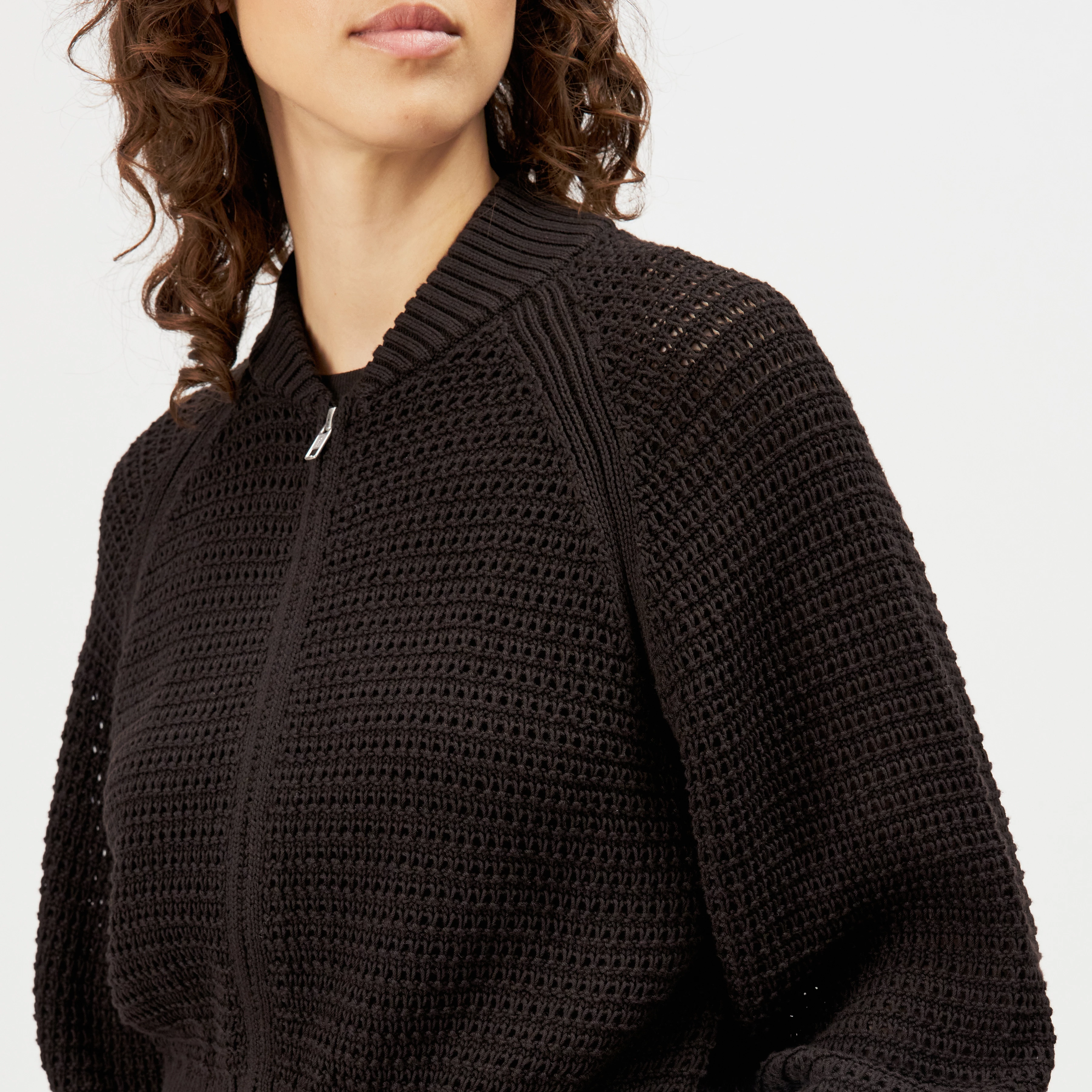 SILSY - Oversized cotton cardigan - women - brown - Detailansicht am Model