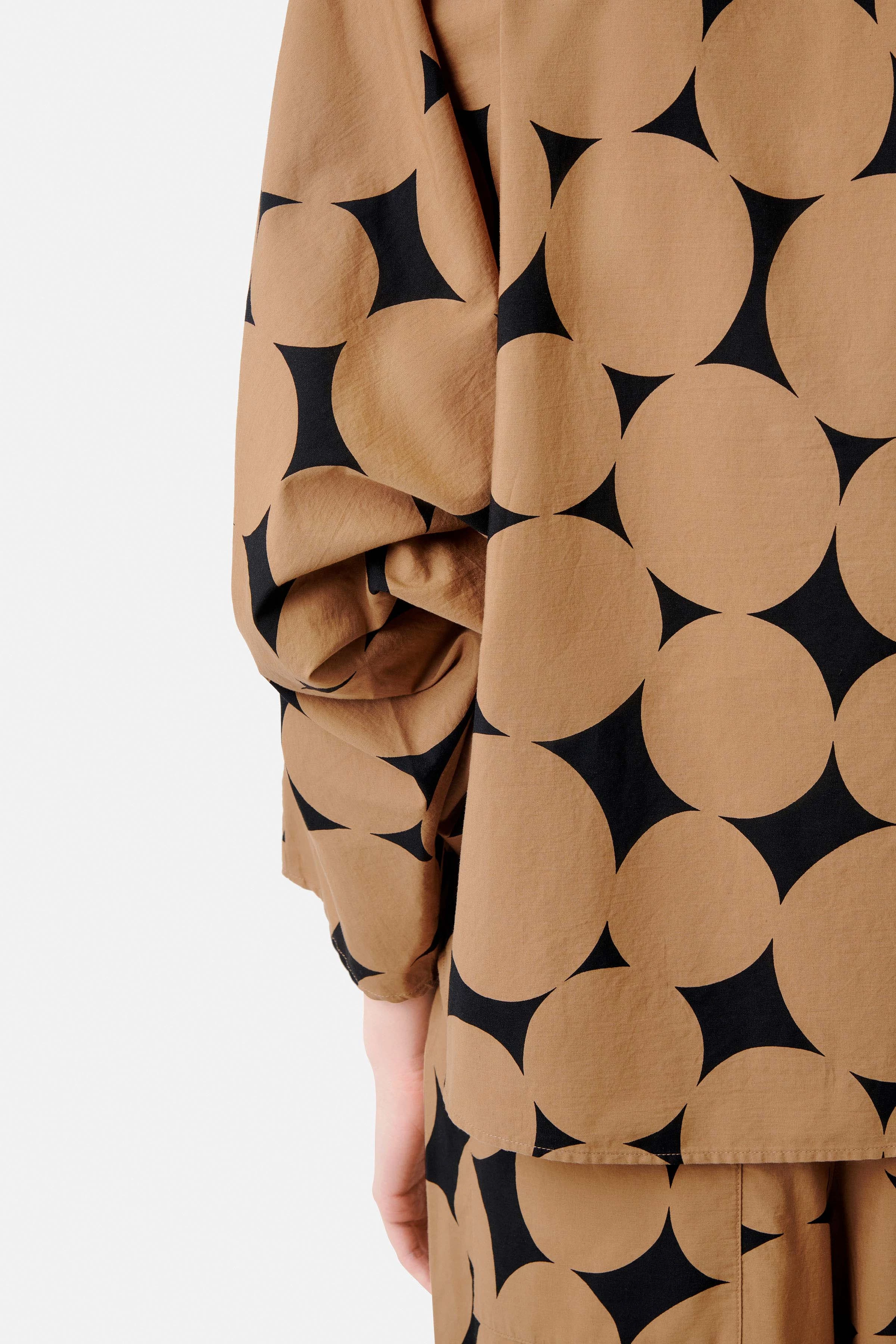 NIALINI - overhemdblouse met vleermuismouwen in katoenen popeline - dames - bruin - Detailansicht am Model