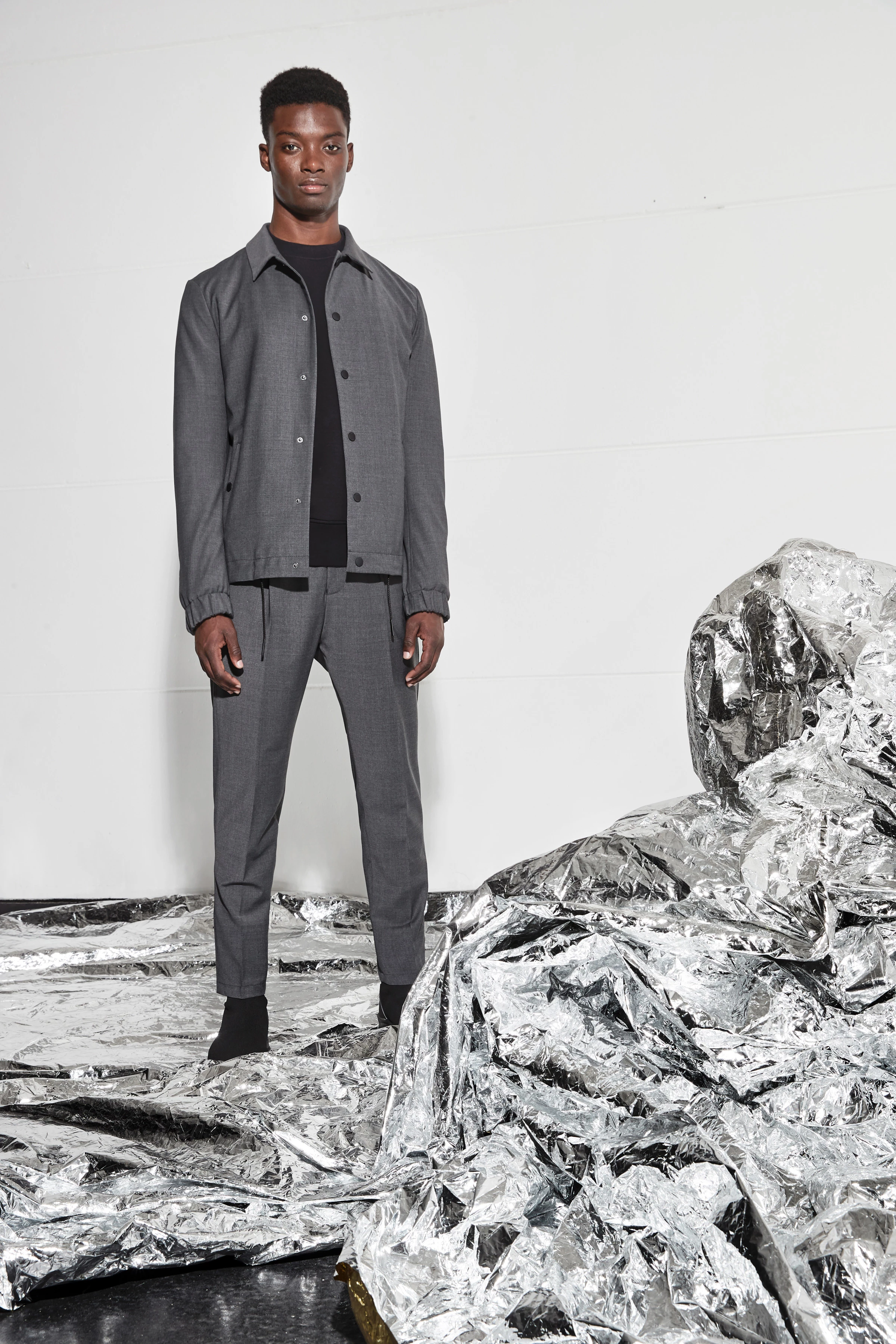 VARS - leicht taillierte jacke - men - grey - Detailansicht am Model