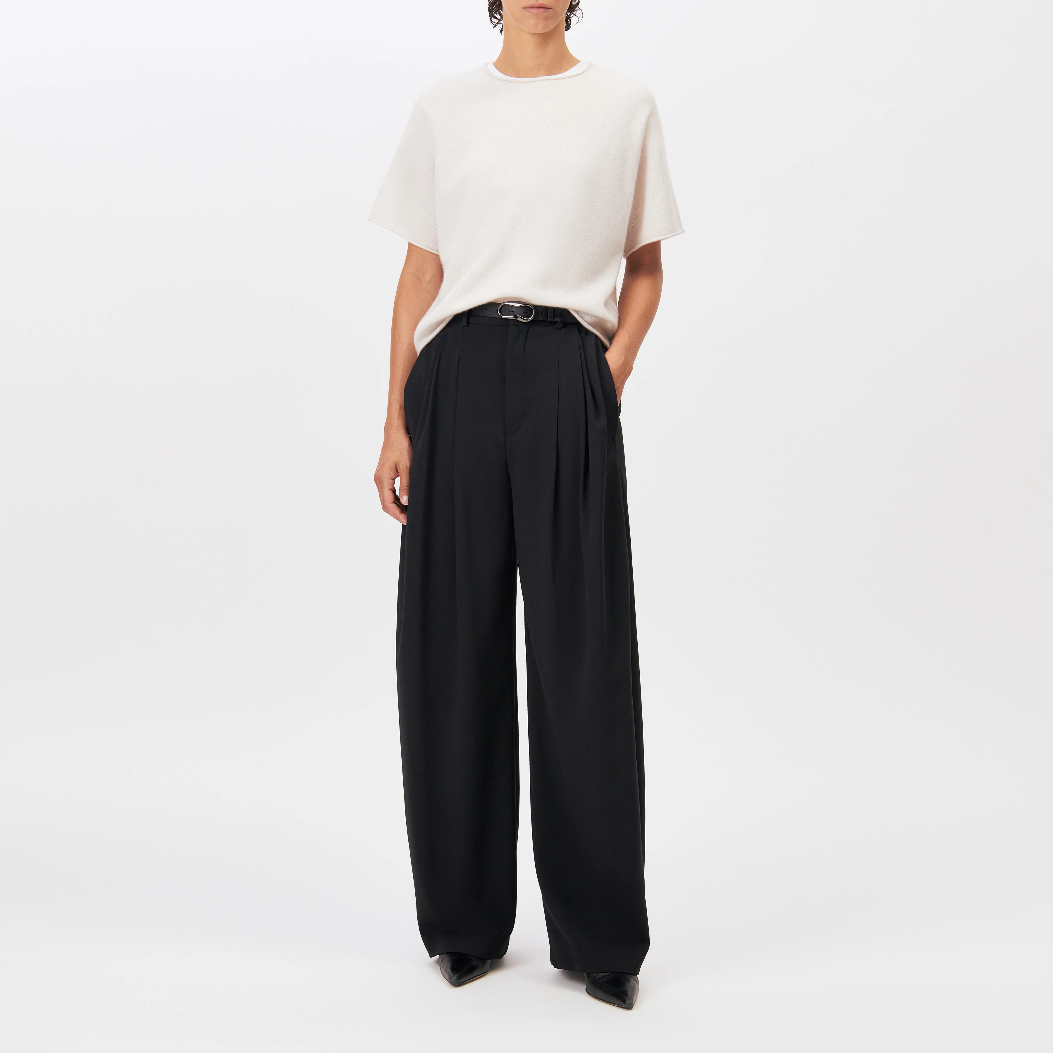 MOENY - Oversized pure cashmere knit T-shirt - women - beige - Ganzkörper-Frontansicht