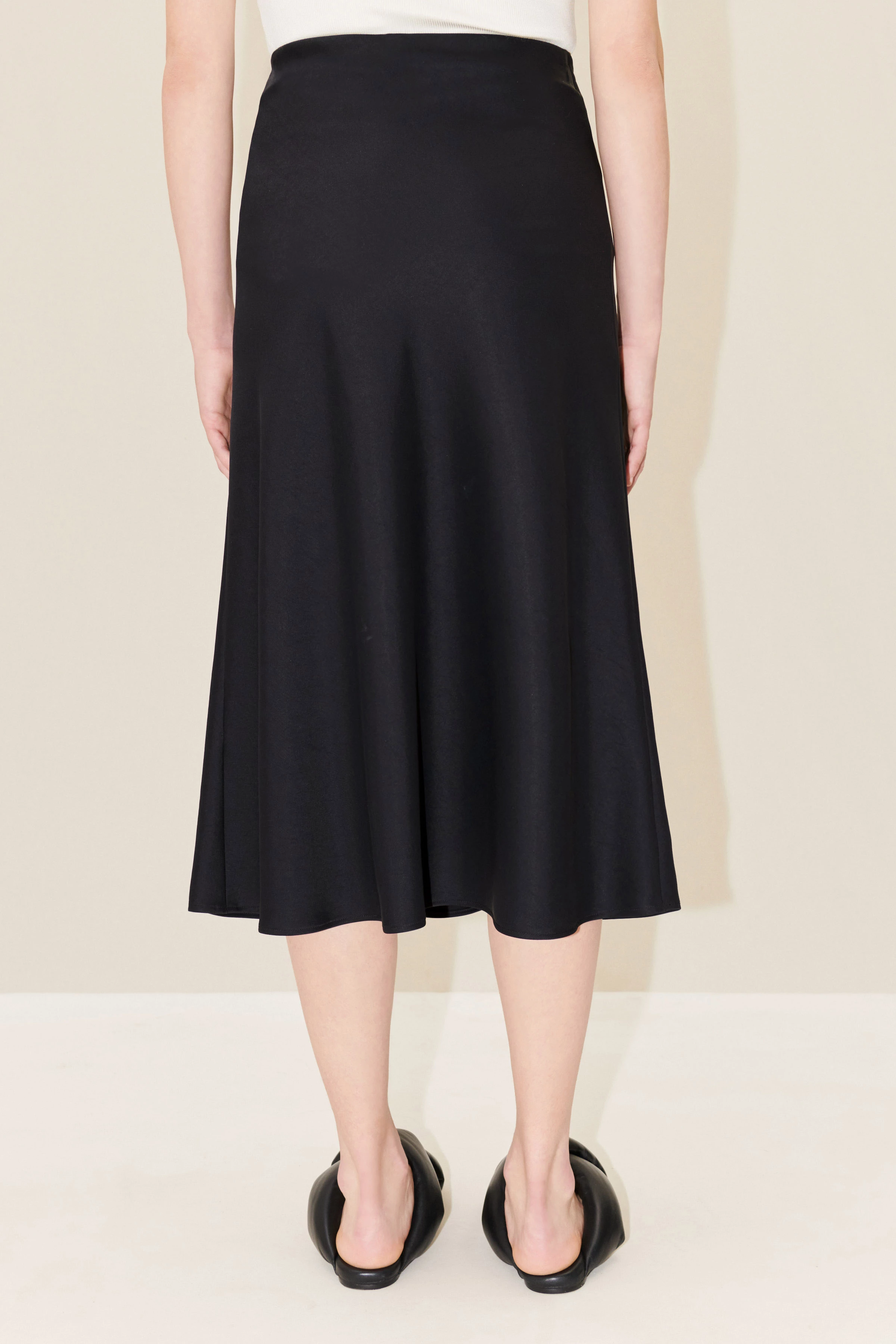 URA - Midi-length slipskirt in luxurious satin - women - Natural Aluminium - Rückansicht