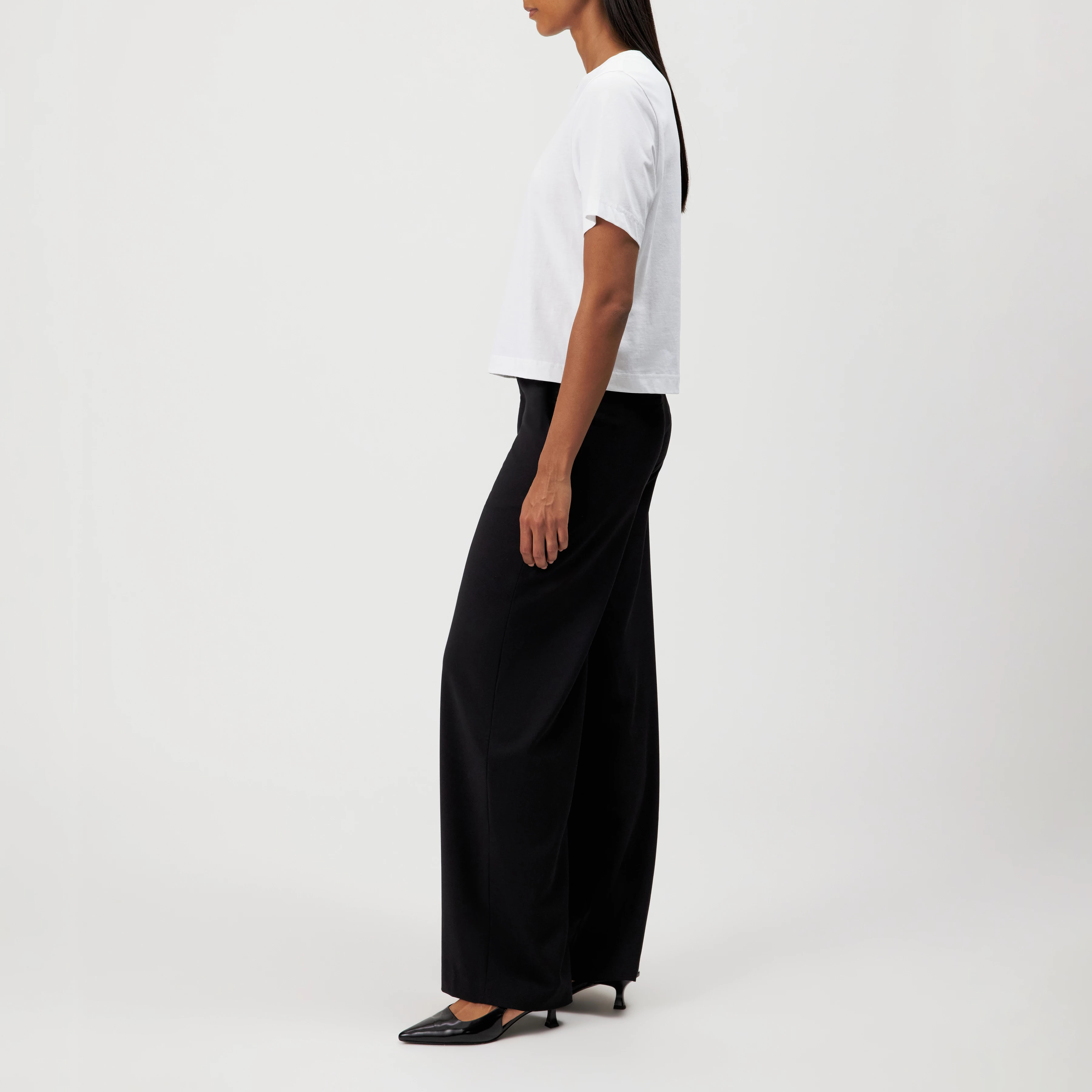 QIRA - Regular Fit T-Shirt in reiner Baumwolle - Damen - weiß - Seitenansicht