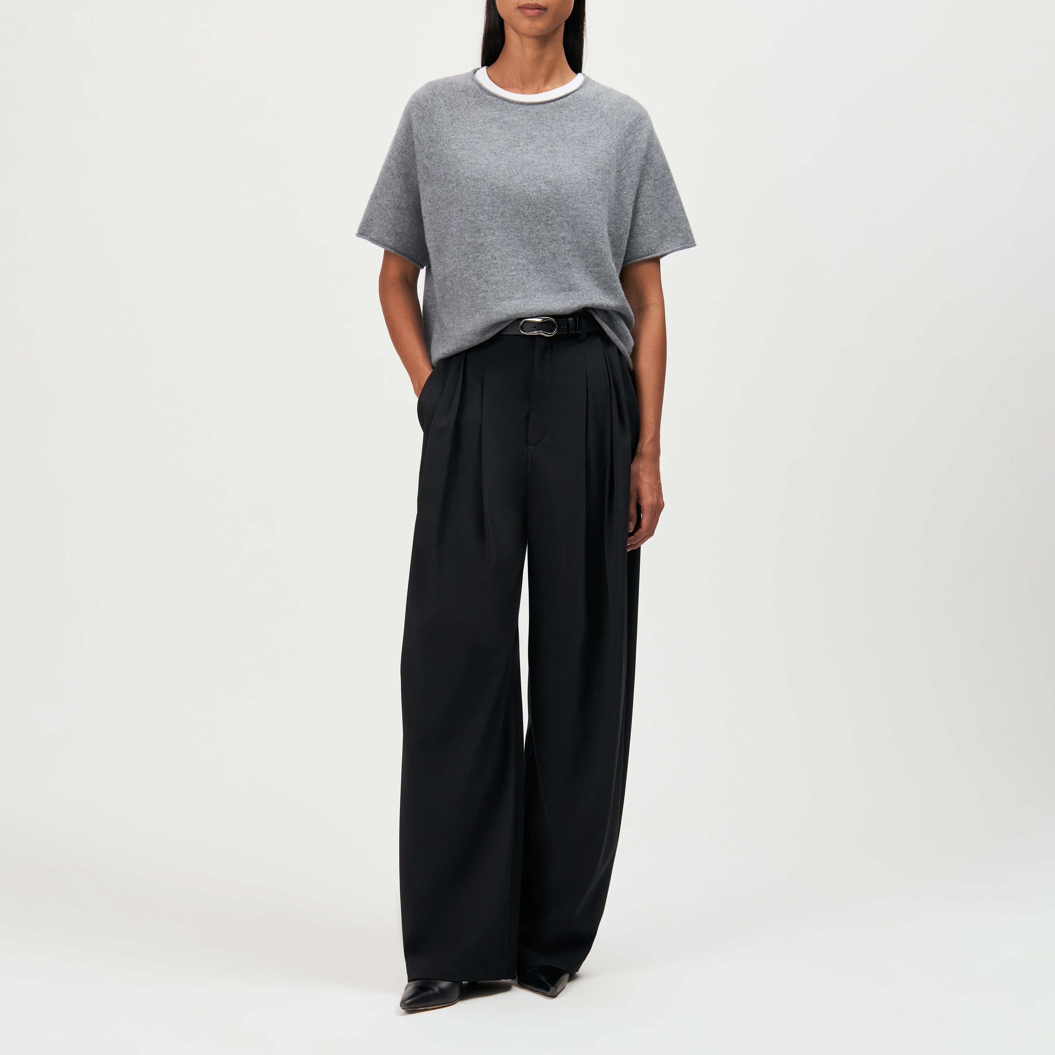 MOENY - Oversized pure cashmere knit T-shirt - women - grey - Ganzkörper-Frontansicht