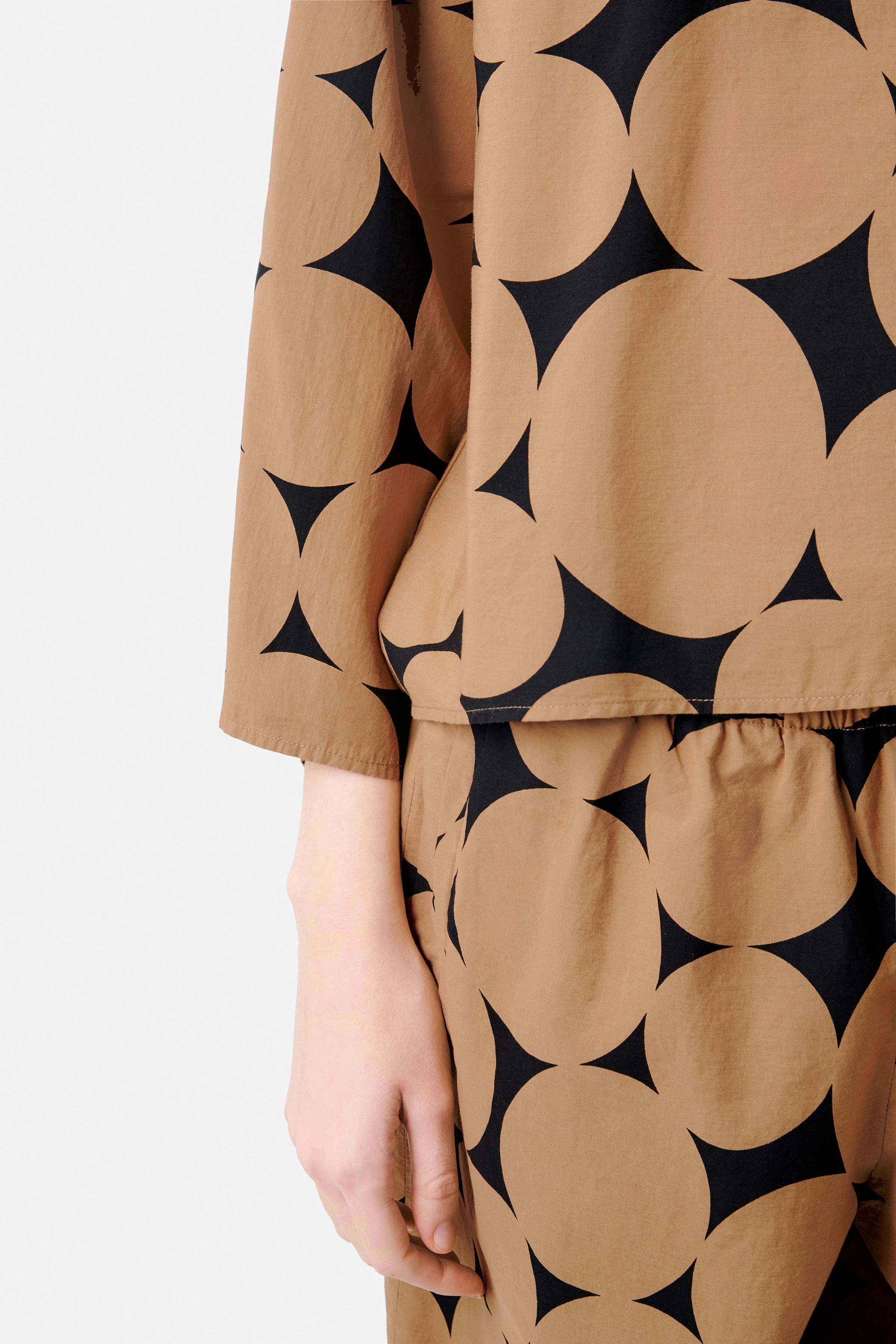 NIALINI - overhemdblouse met vleermuismouwen in katoenen popeline - dames - bruin - Detailansicht am Model